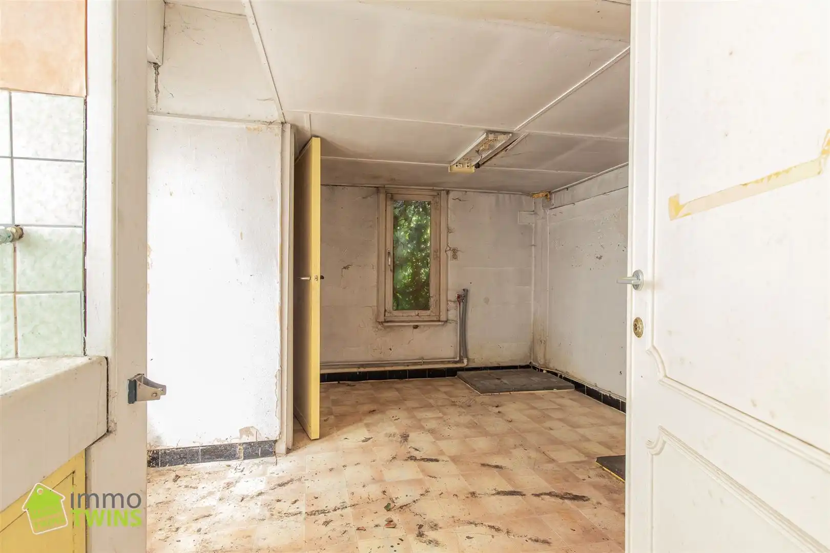 Handelswoonst op commerciële topligging te Moerzeke/Kastel  foto 9