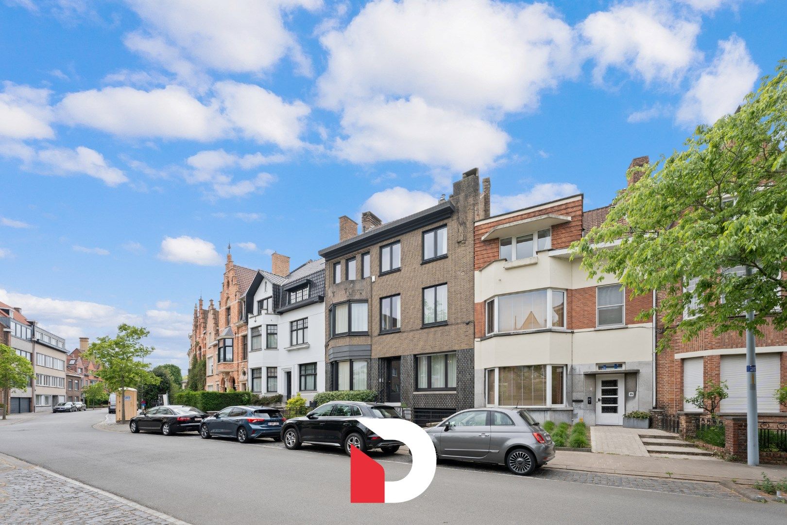 Modernistisch herenhuis te Kristus-Koning foto {{pictureIndex}}