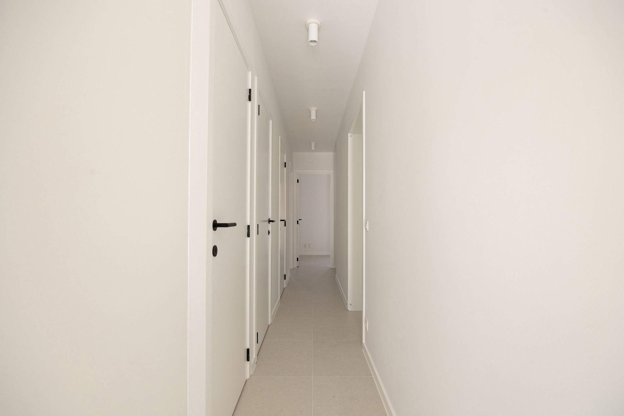 Modern en lichtrijk nieuwbouwappartement met 2 slaapkamers foto 11