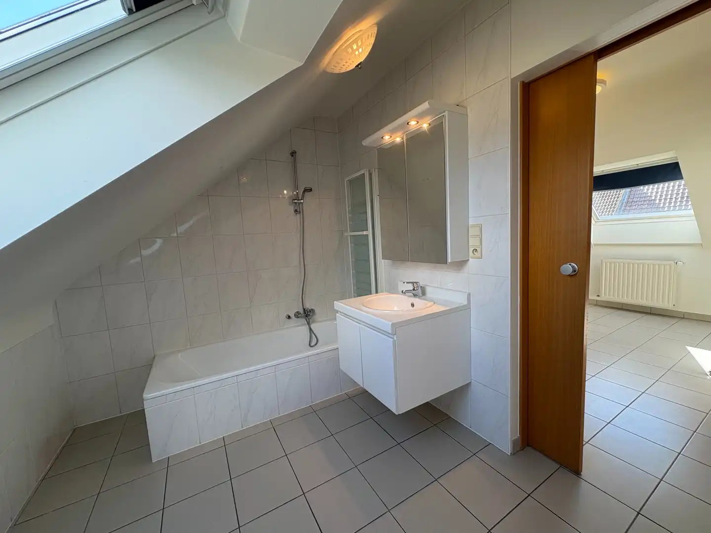 Gunstig gelegen, lichtrijk appartement foto 14