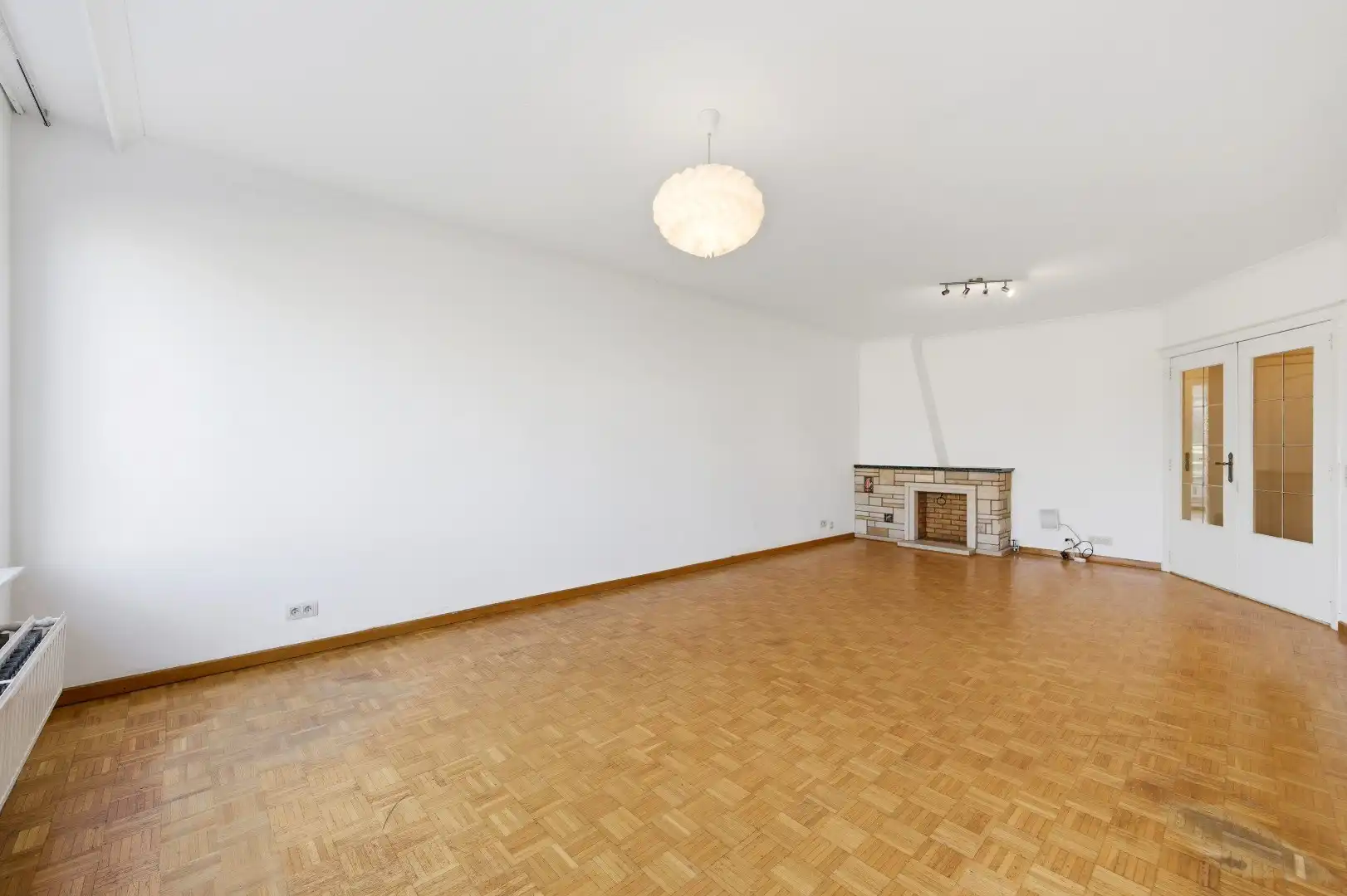 Goed gelegen, op te frissen appartement met 2 slpks en ruim terras foto 3