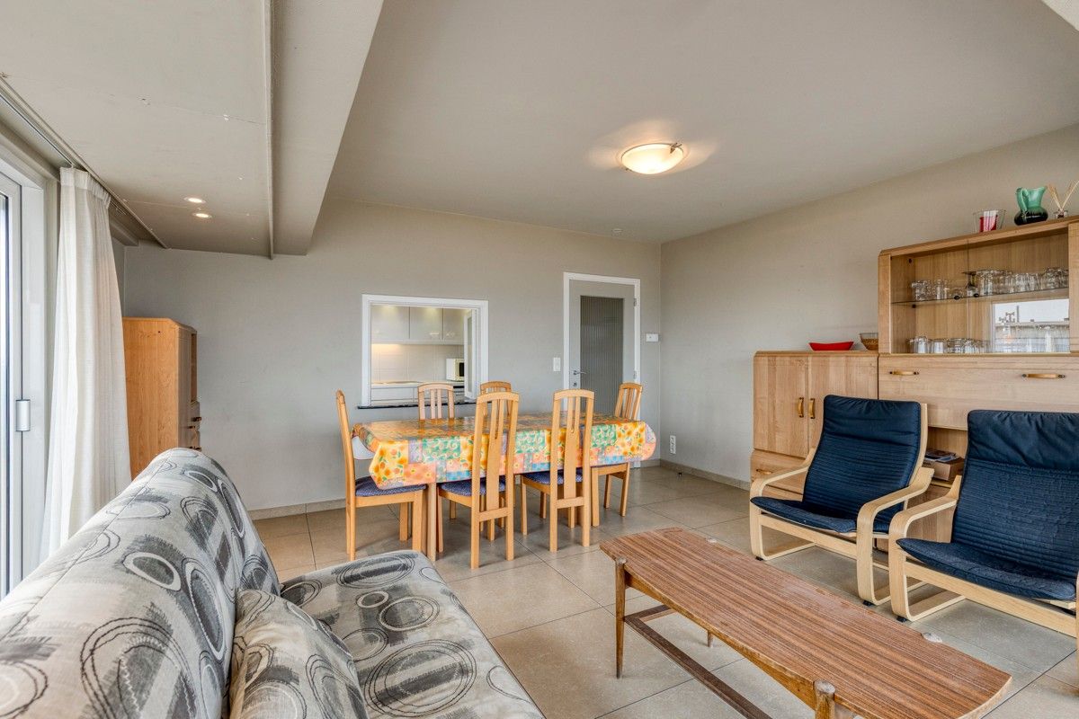 Panoramisch hoekappartement te koop op de Zeedijk van Sint-Idesbald! foto 7