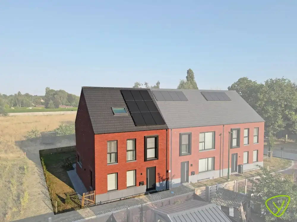 Prachtig afgewerkte woning te huur op een rustige locatie net buiten het centrum van Eeklo foto {{pictureIndex}}
