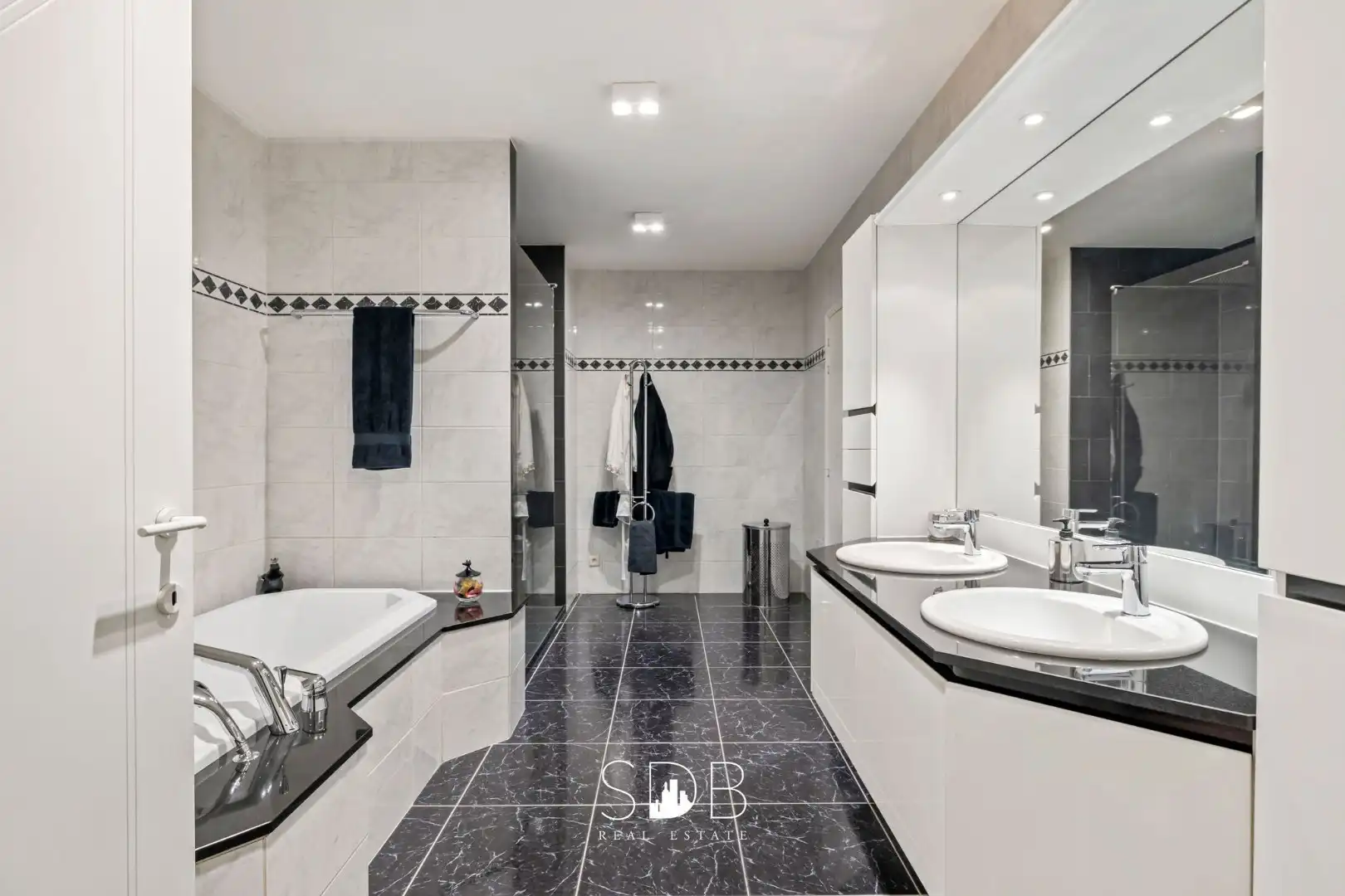 Prachtige ruime villa met gezinstuin + appartement op 2.135m² foto 14