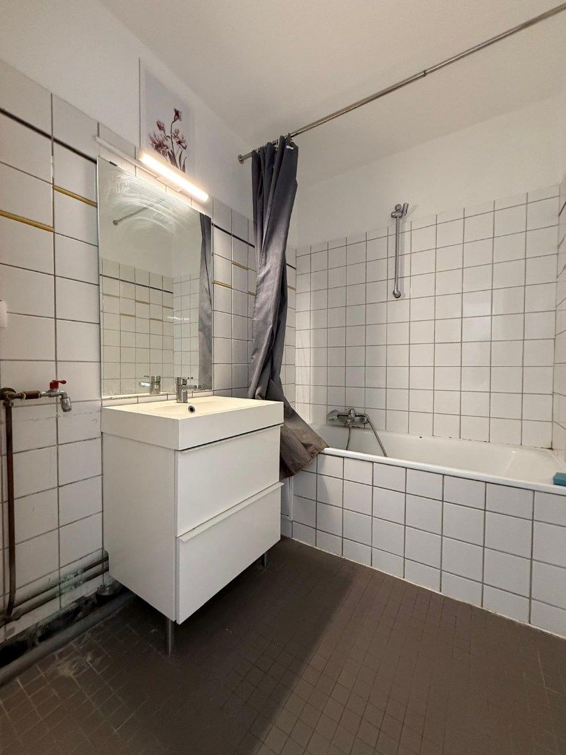 Een op te frissen appartement van ca. 75m² met oa. 2 slaapkamers foto 4