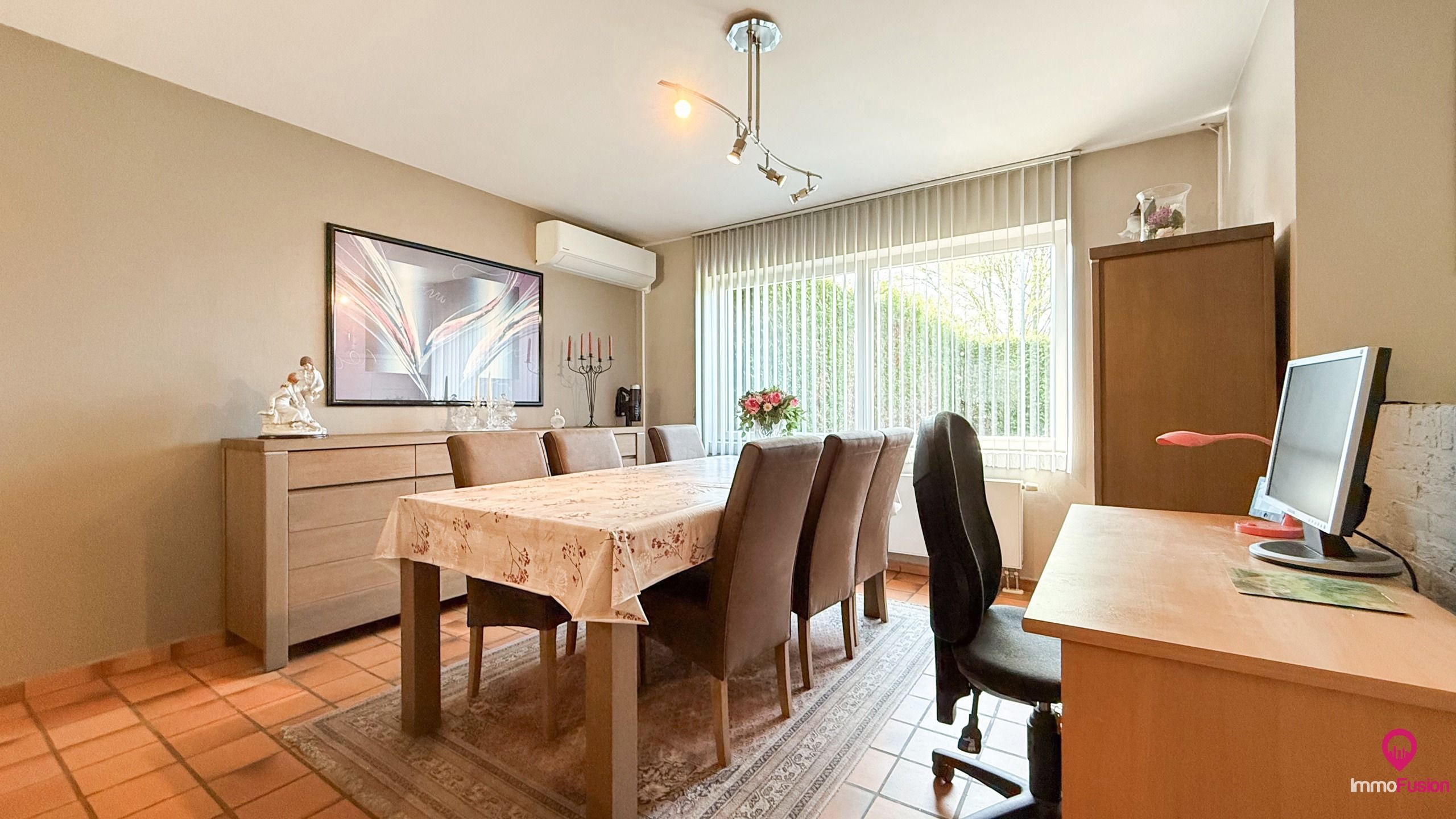 Charmante woning met 3 slaapkamers en inpandige garage! foto 3