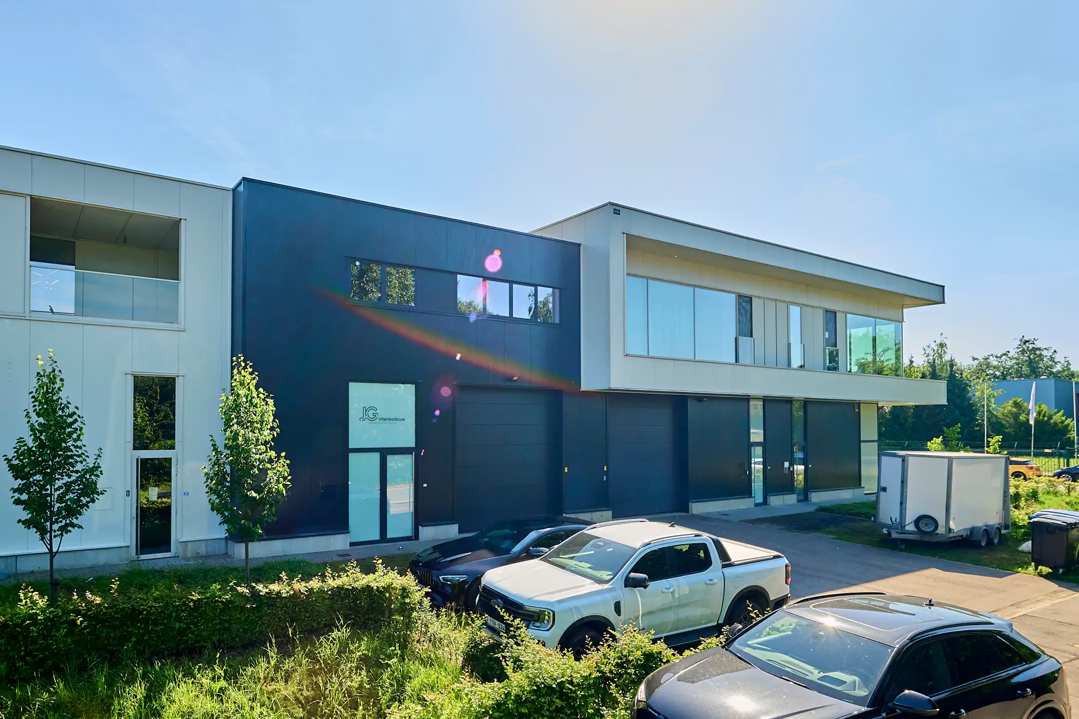 TE KOOP: KMO-UNIT MET KANTOOR/SHOWROOM TE BILZEN foto 3