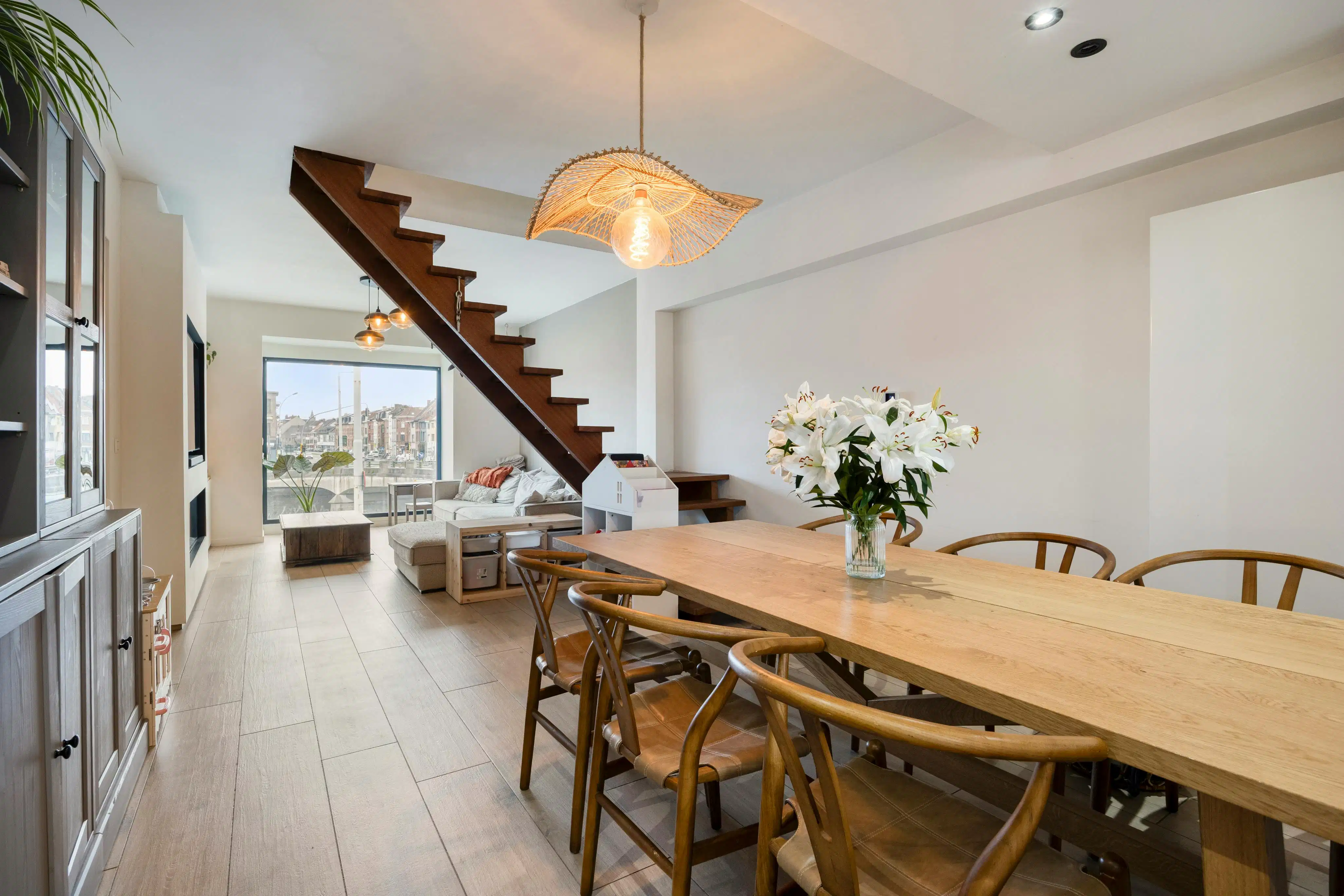 Stijlvol en praktisch gerenoveerd huis met garageopties  foto 3