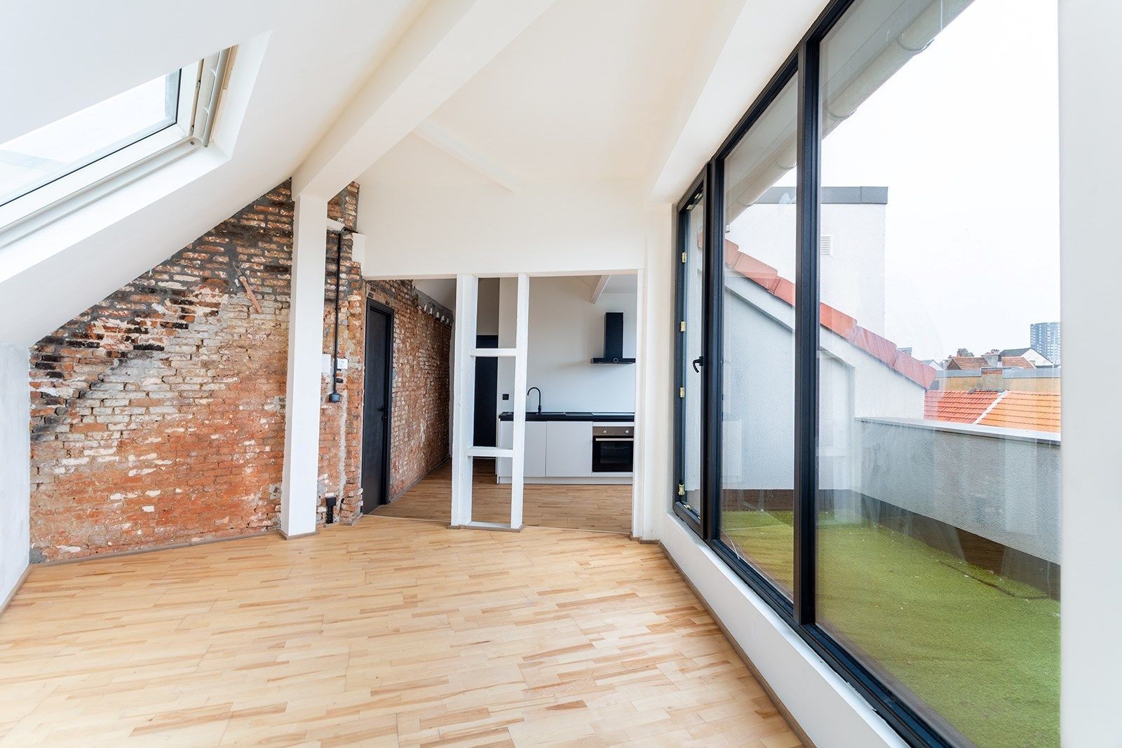 Instapklaar dakappartement op een zuchtje van Park Spoor Noord foto 2