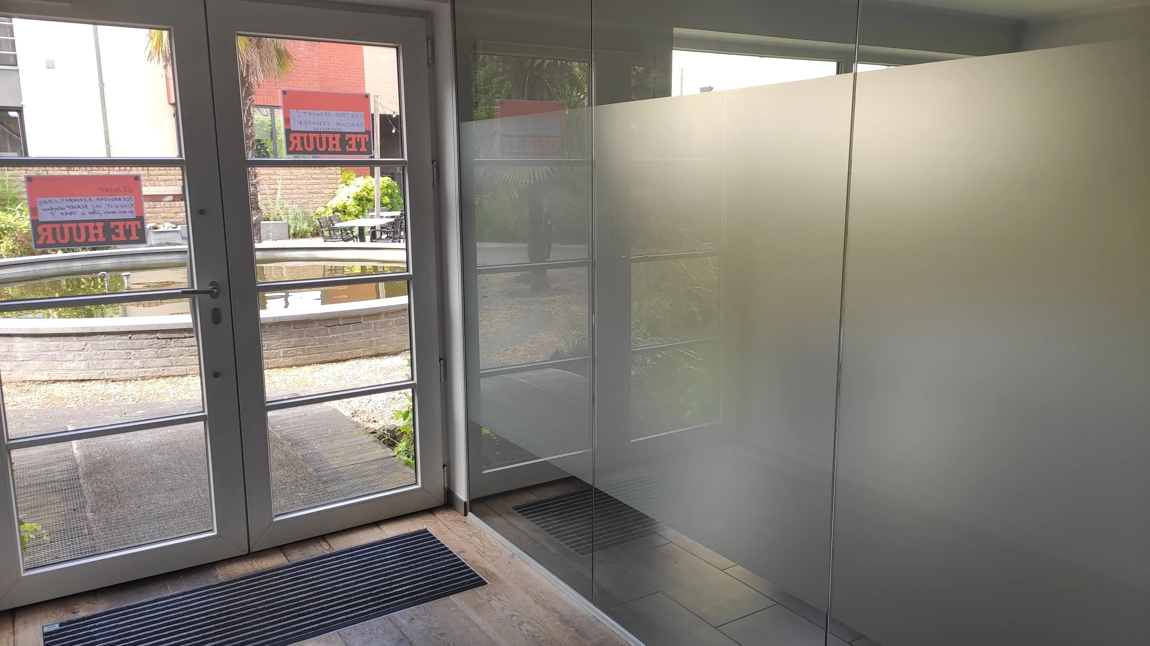 Modern en instapklaar kantoor/handelspand op toplocatie in Peer foto 15