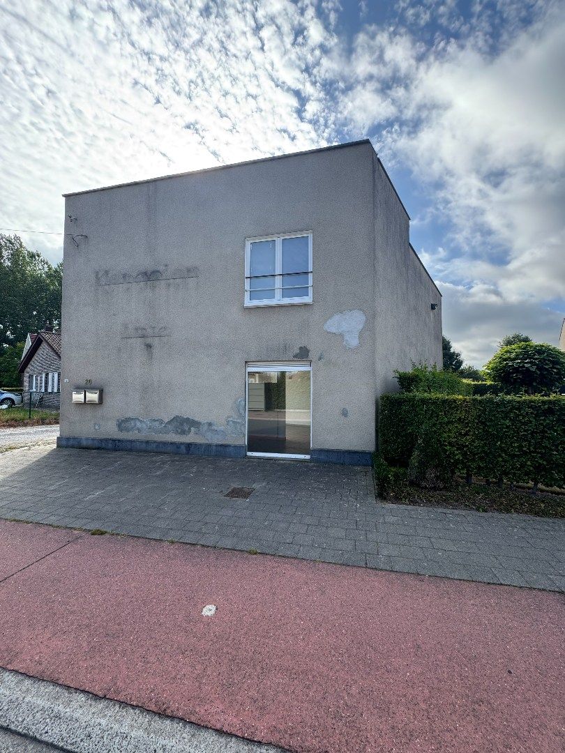een GLVL. ruimte met parkeerplaats foto 7