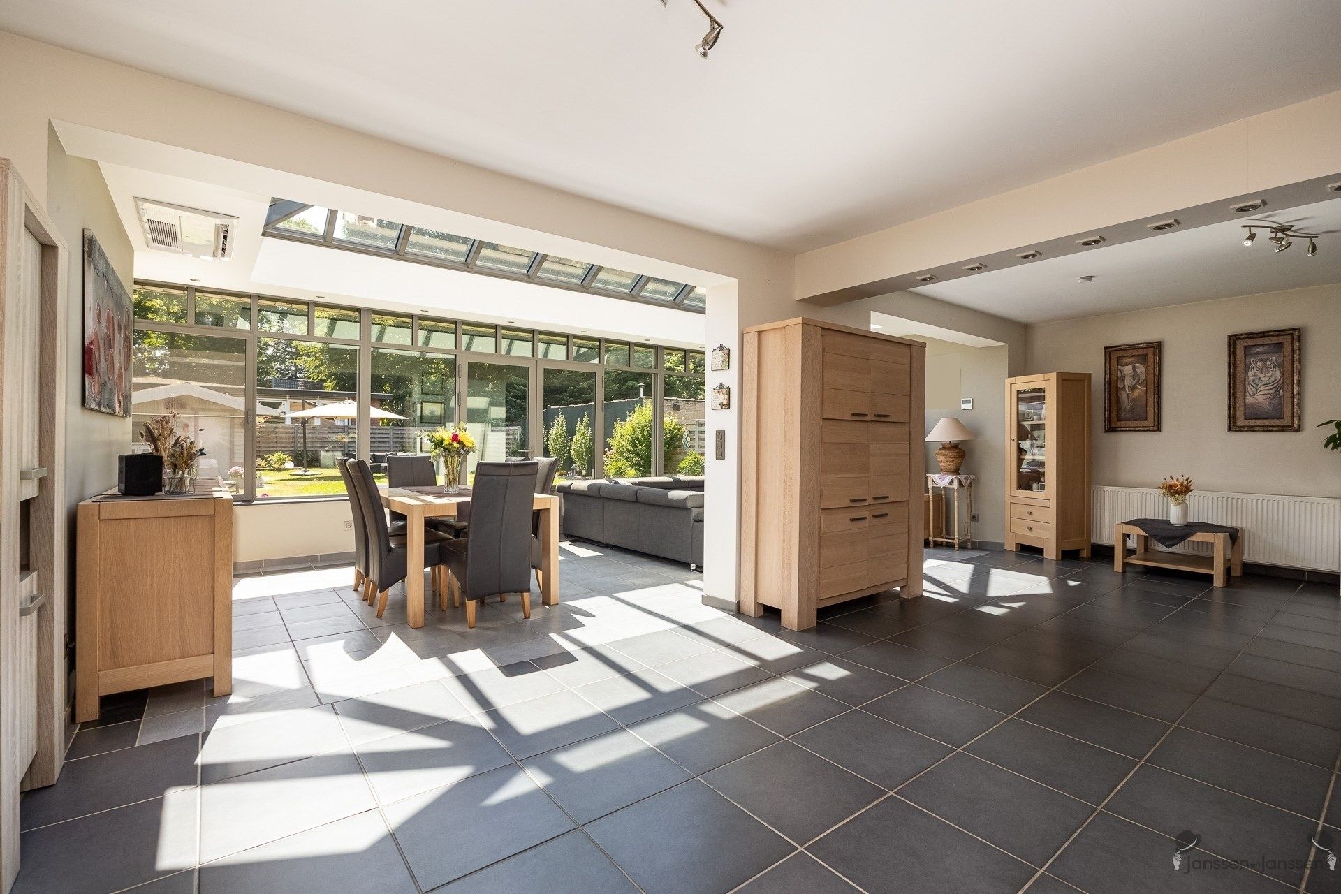 Ruime laagbouw woning met 4 slaapkamers, tuin en garage in hartje Brasschaat foto 4