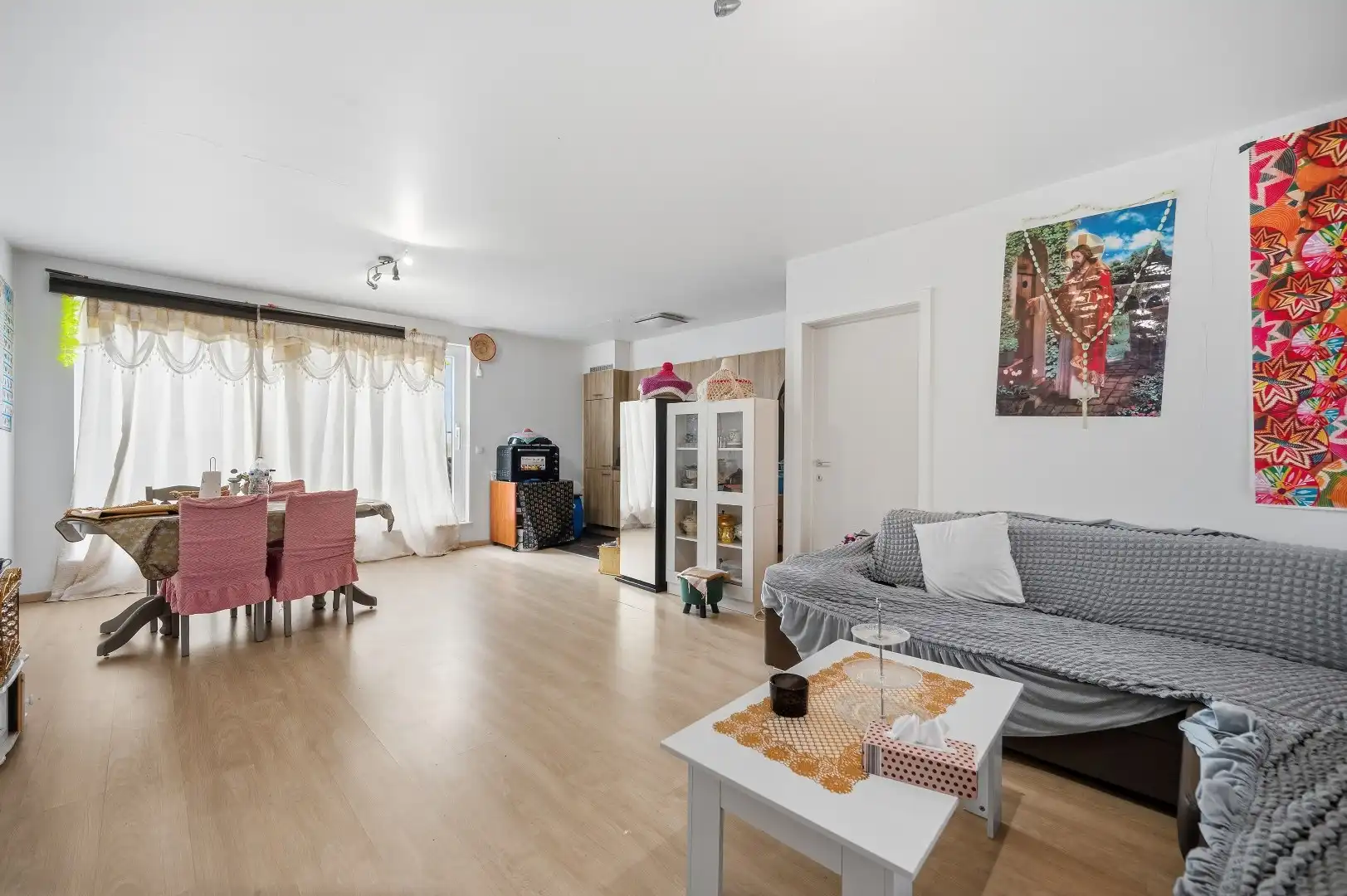 Prachtig ruim app. met 2 slpks, terras en autostaanplaats foto 6