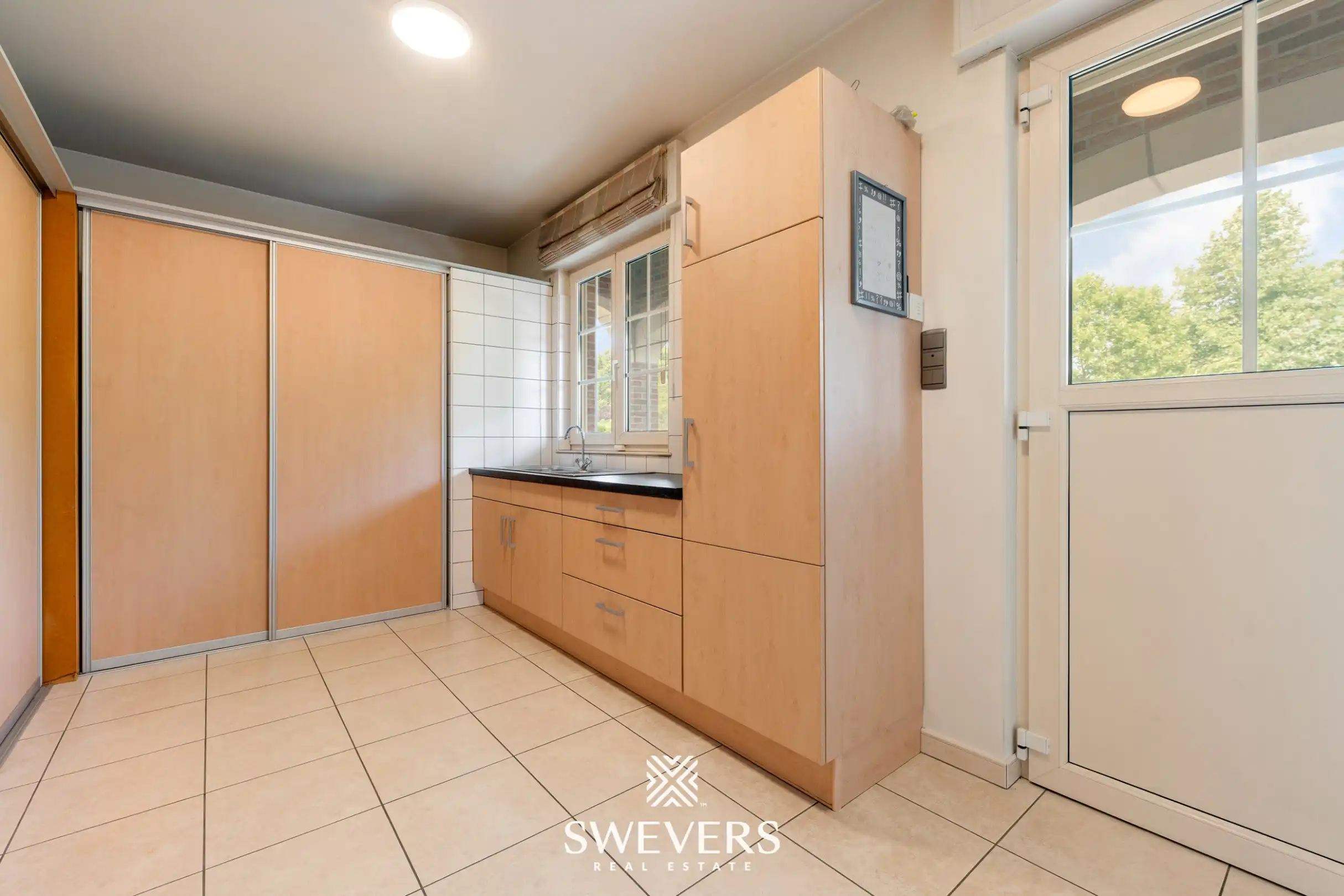 Ruime en instapklare villa met 5 slaapkamers op een perceel van 22a 96ca foto 21