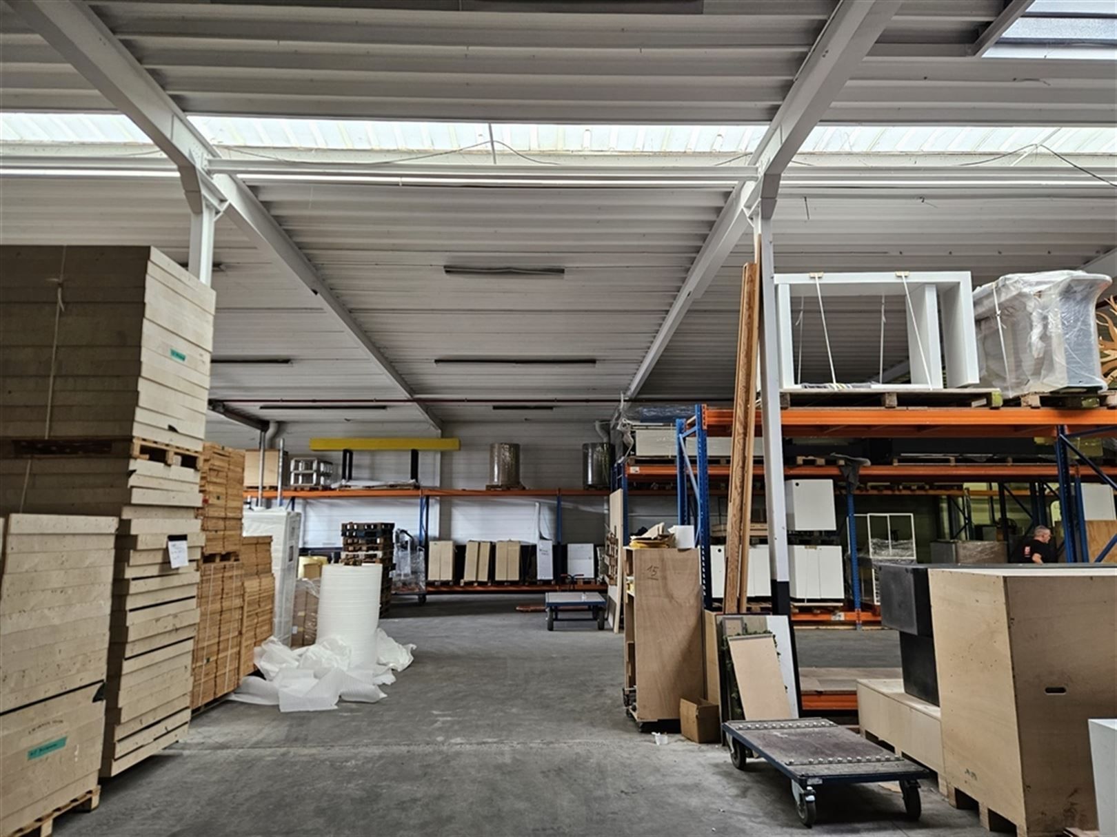 Magazijn met gerenoveerde burelen  foto 4