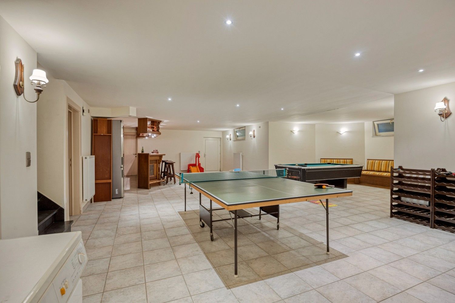 Exclusieve, royale villa in prestigieuze villawijk te Maasmechelen foto 33