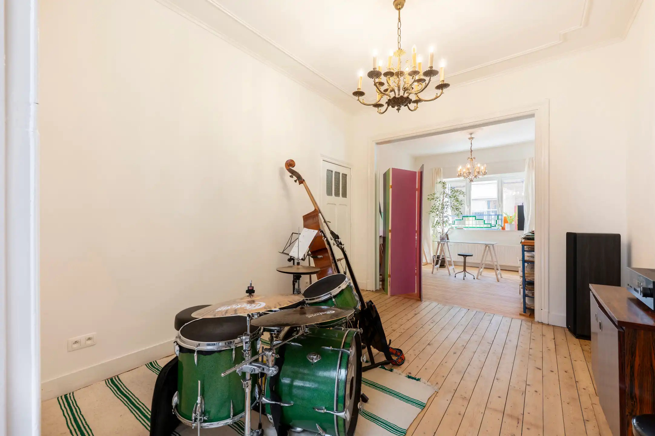 ANTWERPEN-Gerenoveerde karaktervolle woning met tuin! foto 3