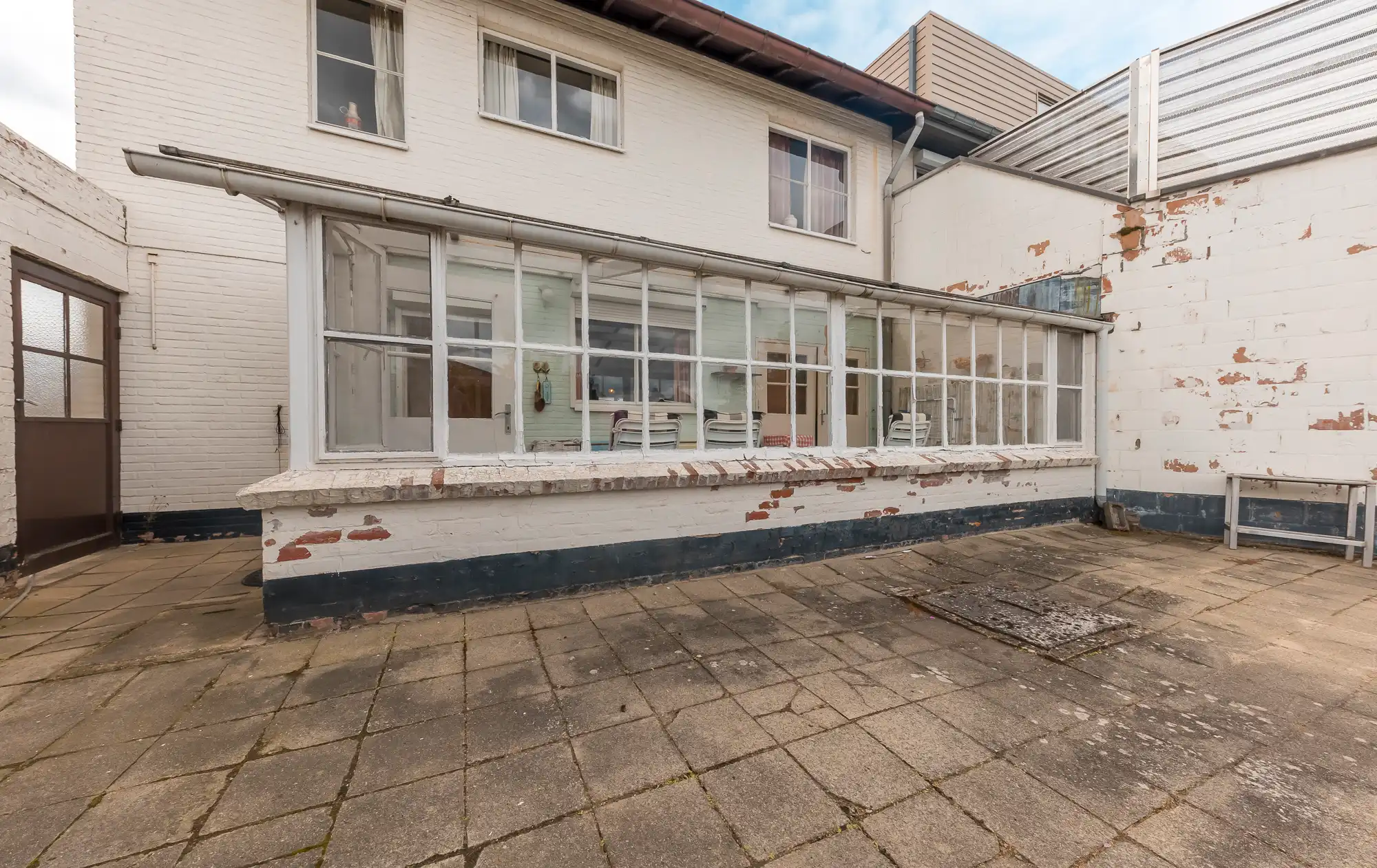 TE KOOP: Mooie op te frissen woning met 3 slaapkamers, garage en veel potentieel foto 16