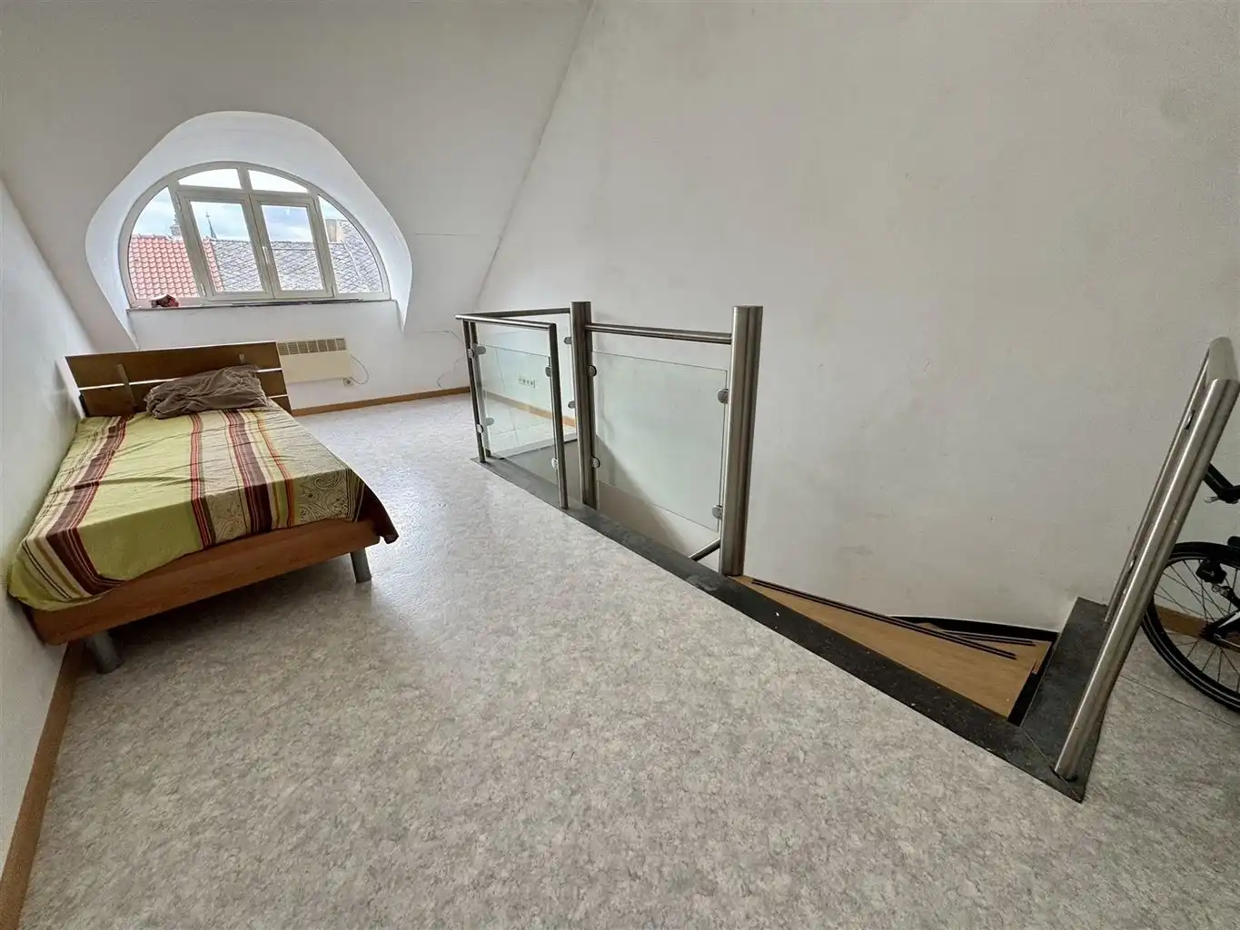 Opbrengstgebouw met twee appartementen in hartje Maaseik.  foto 23