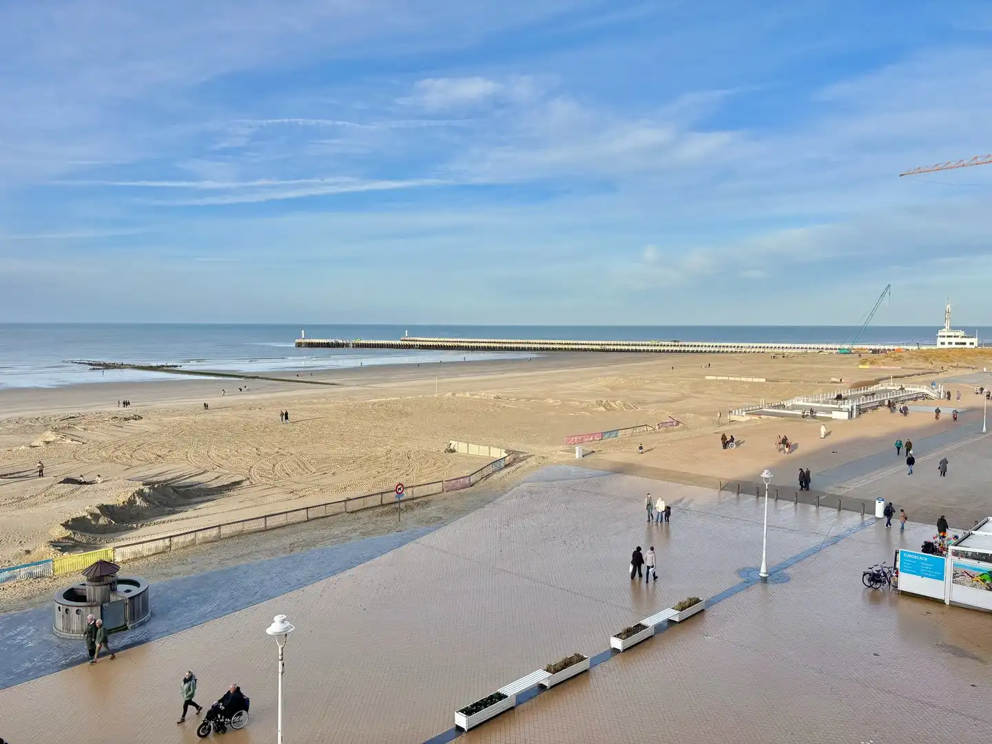 Verzorgd appartement op de zeedijk van Nieuwpoort-bad foto {{pictureIndex}}