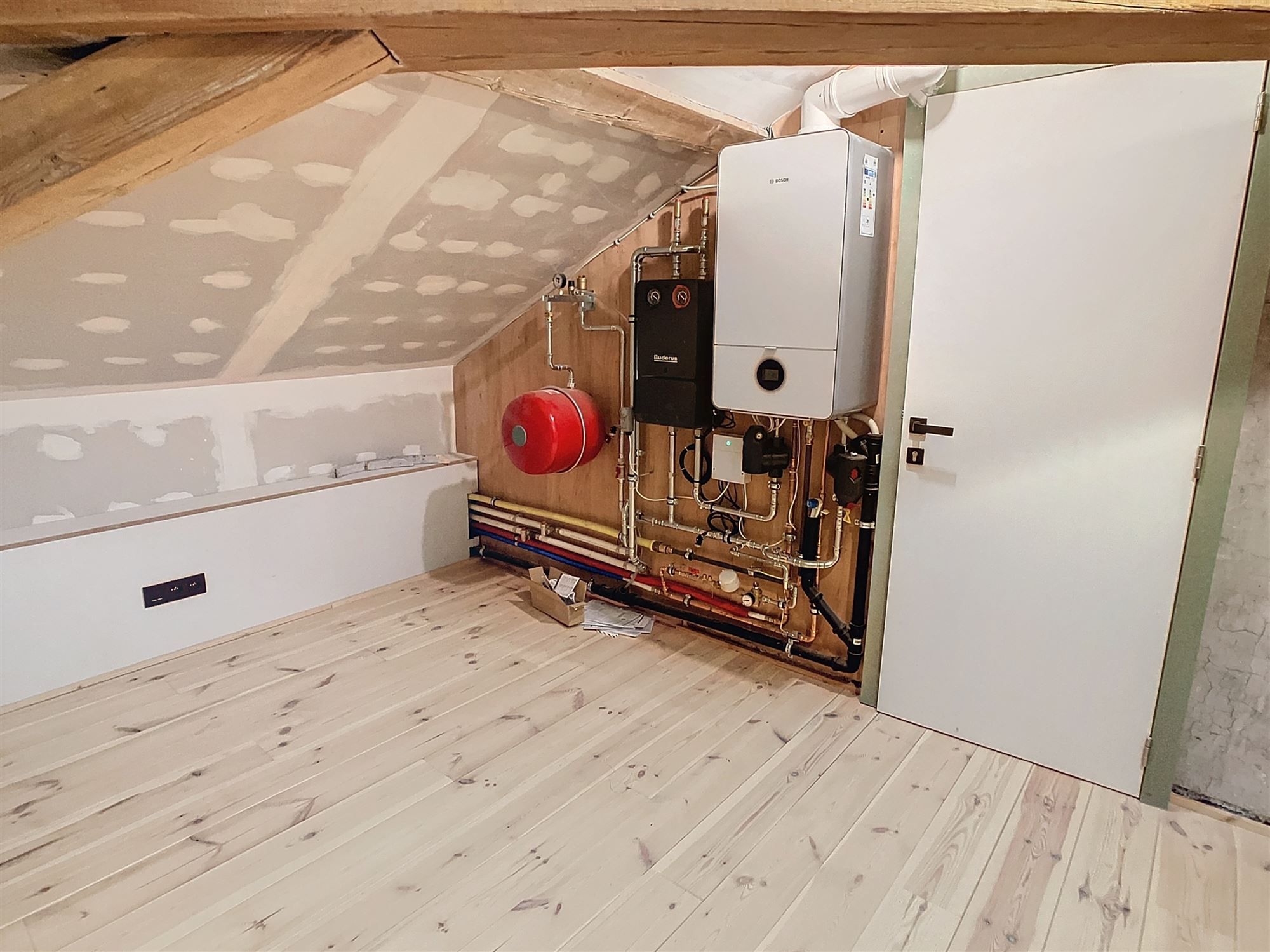 Unieke kantoor- of commerciële ruimte/ POP-UP mogelijk (Huurprijs + 21 % btw). foto 24