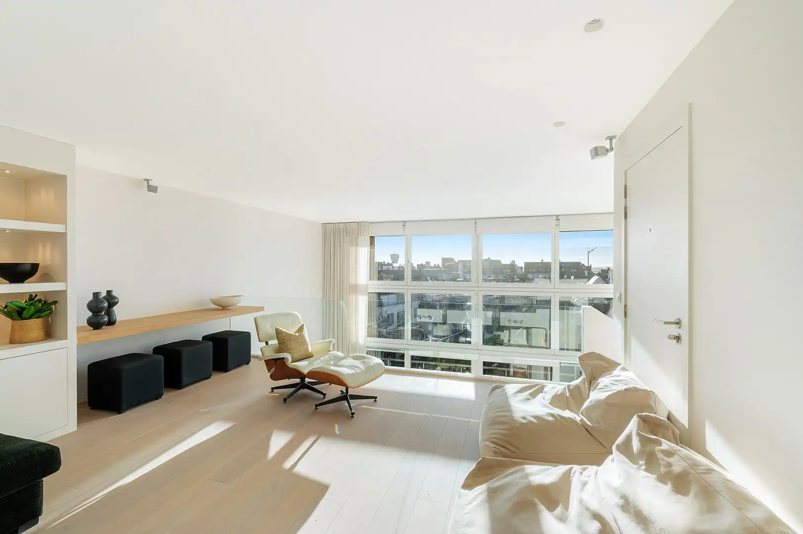 Ruim 4-slaapkamerappartement vlakbij de zee en RBSC in Duinbergen. foto 21