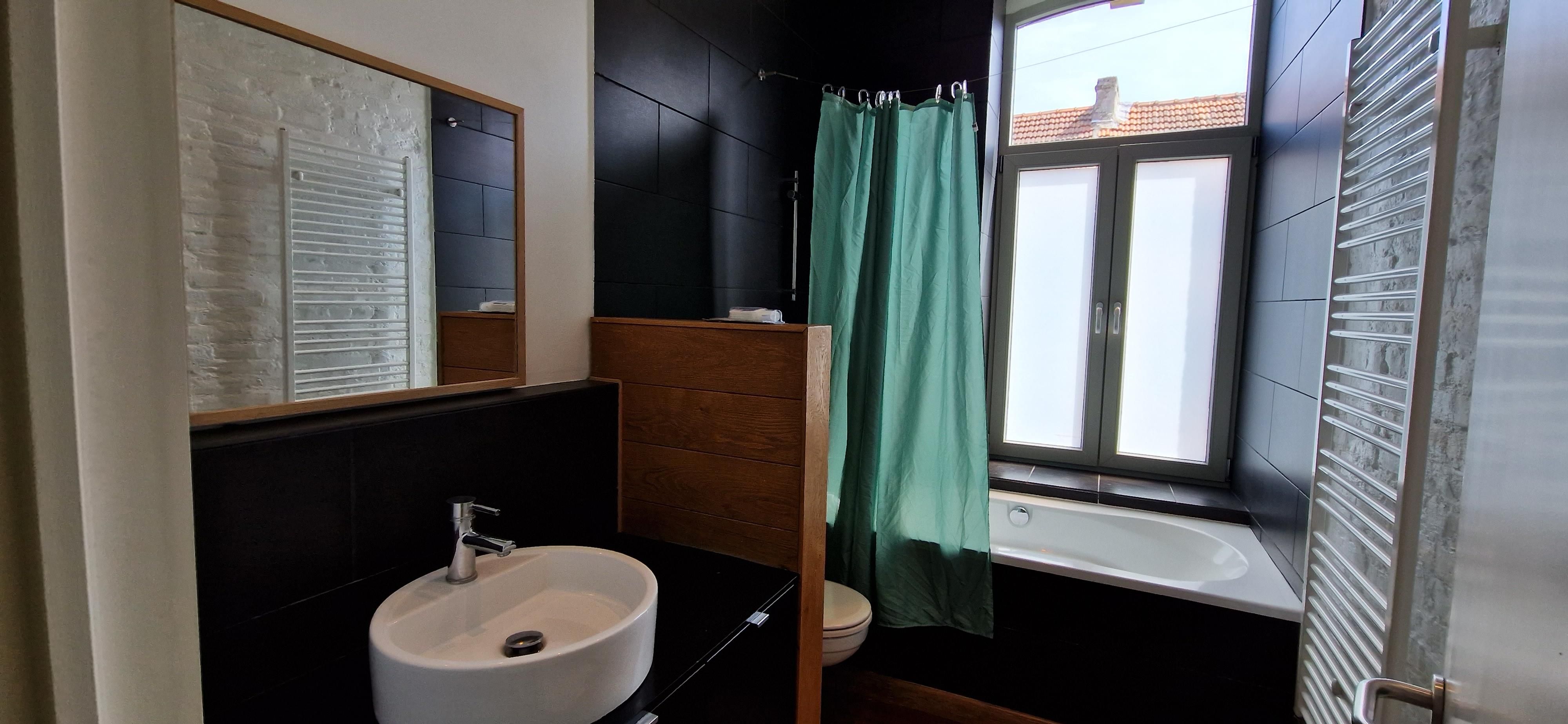 Karaktervolle HERENWONING met mooie leefruimten, 4 slaapkamers en een rustgevende tuin  op 1 are 70 ca.   foto 24