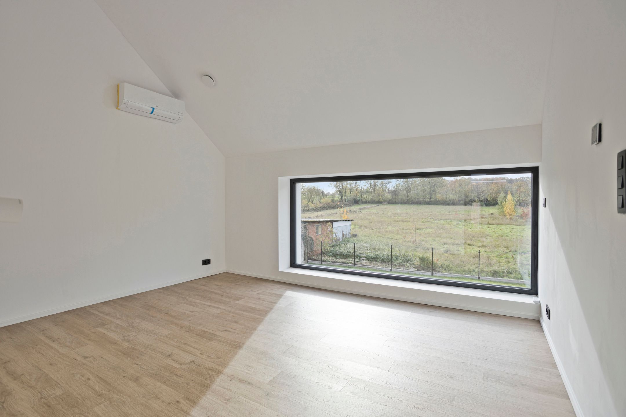 Moderne, energiezuinige woning met luxe afwerking foto 13