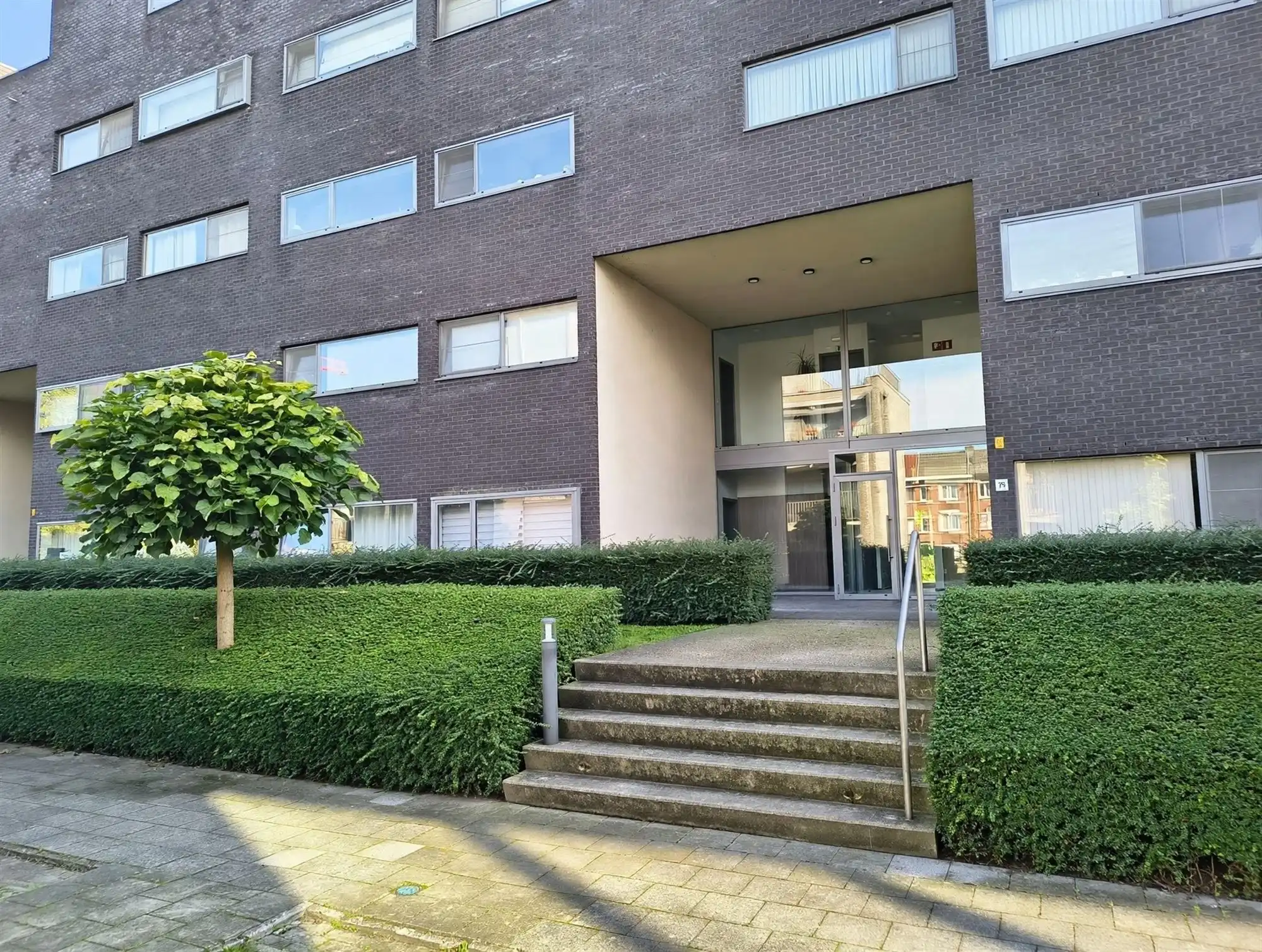 Wonen met klasse in dit appartement aan de waterkant. Met 2 slaapkamers, groot terras, autostaanplaats ondergronds. foto 3
