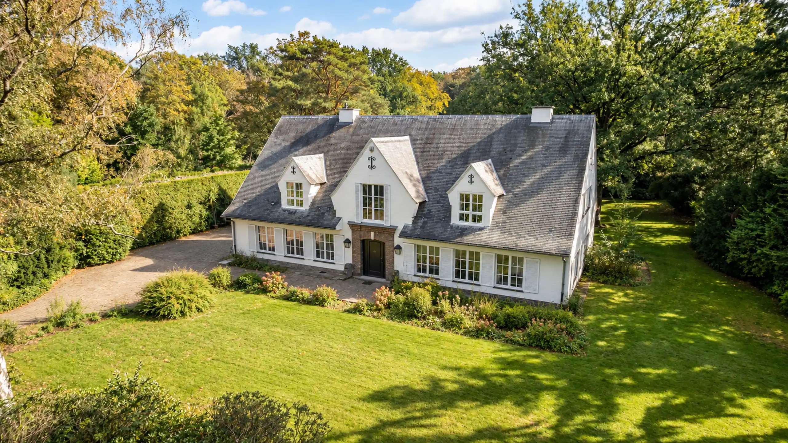 In Vriesdonk, statige villa met parktuin en prachtige gemeenschappelijke vijver waardoor men een weids uitzicht heeft. foto 3
