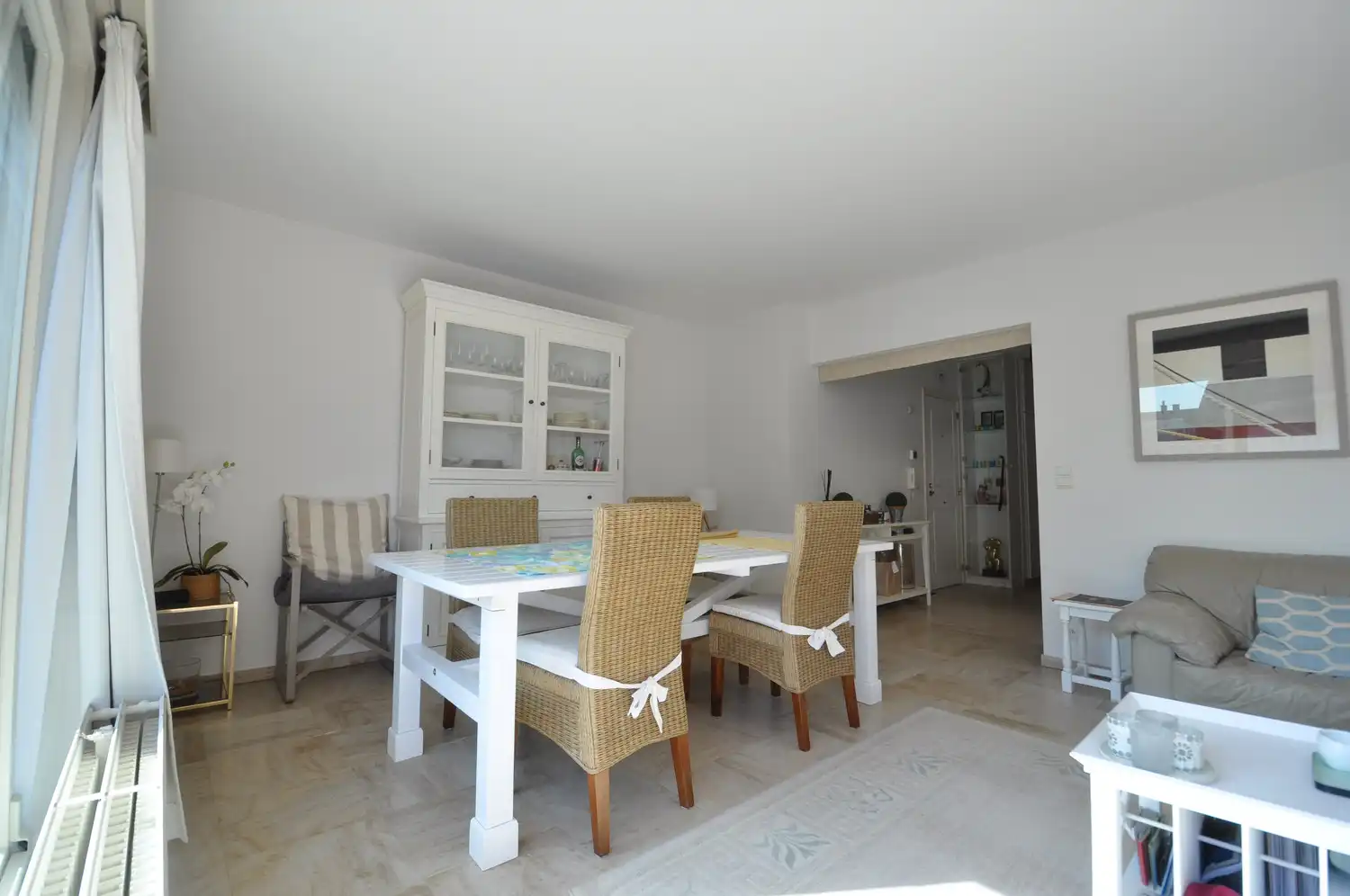 Lichtrijk en gemeubeld 2-slaapkamer appartement in Duinbergen foto 5