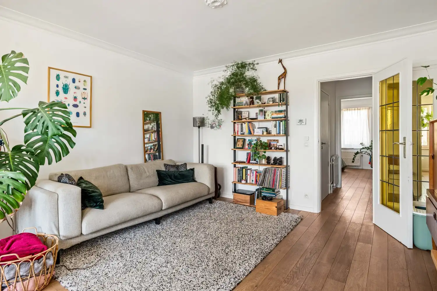 Gunstig gelegen, gerenoveerd 2 slaapkamer appartement met privatieve tuin! foto 2