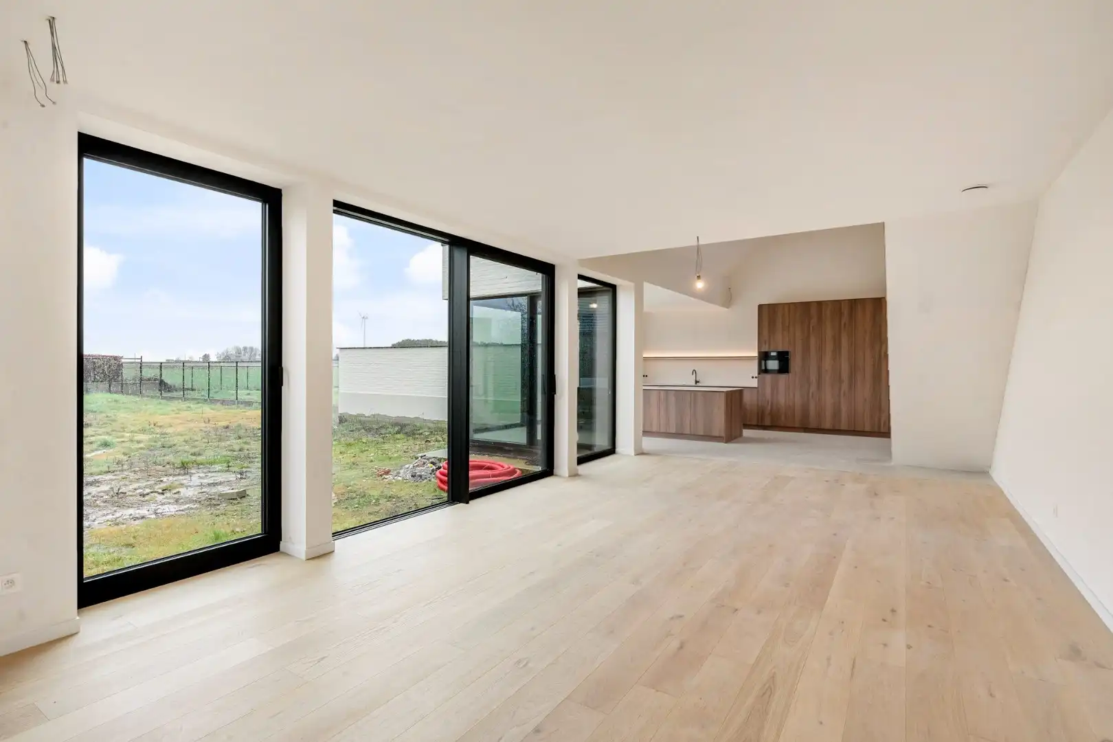 Exclusieve, volledig afgewerkte halfvrijstaande woning na transformatie van bestaande hoeve naar 2 BEN-woningen!  foto 13