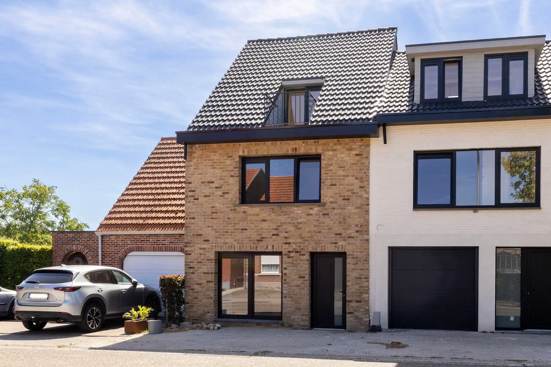 Gerenoveerde woning met 3 slaapkamers en tuin foto {{pictureIndex}}
