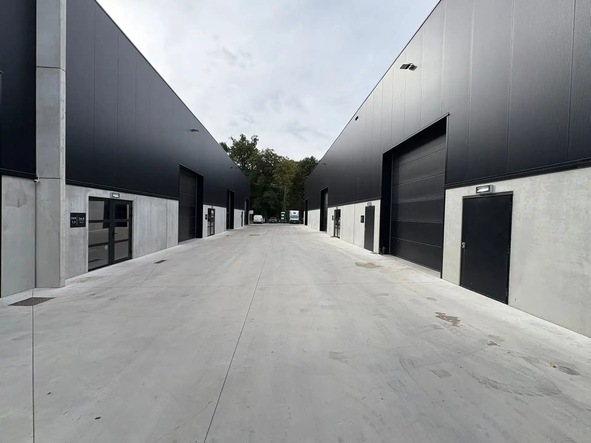 Nieuwbouw KMO-unit 280m² te huur Buggenhout foto 3