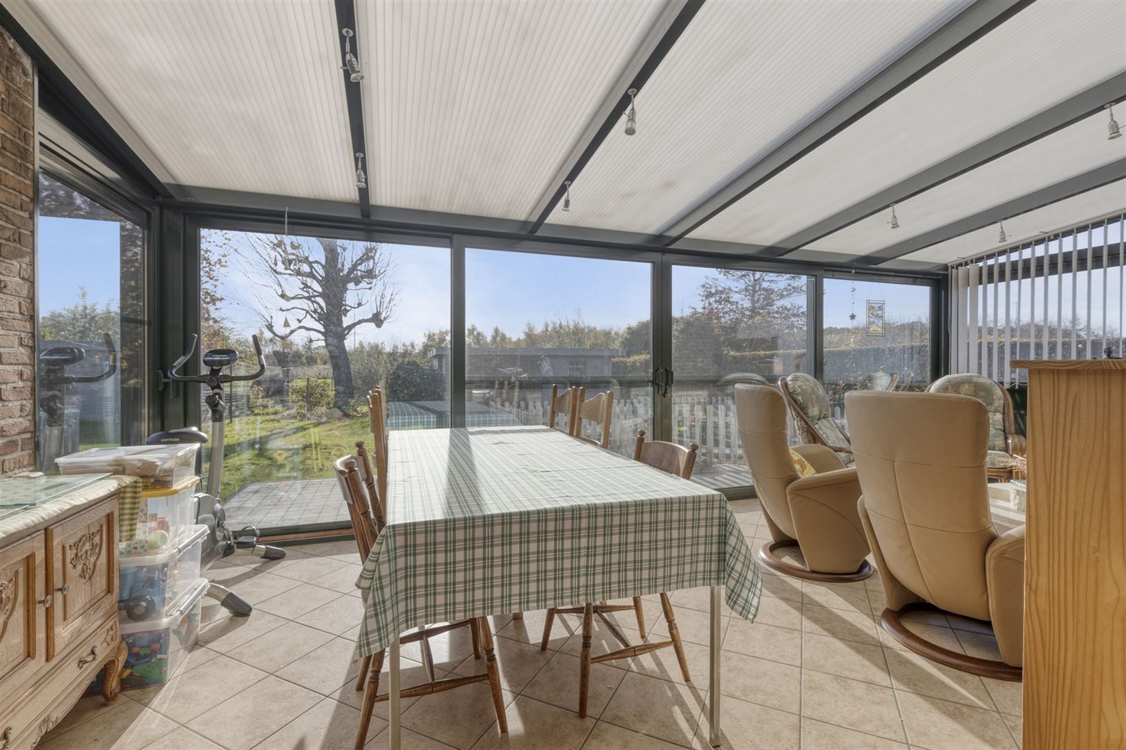 Goed onderhouden open bebouwing gelegen op 1.170 m² met 4 slaapkamers. foto 10