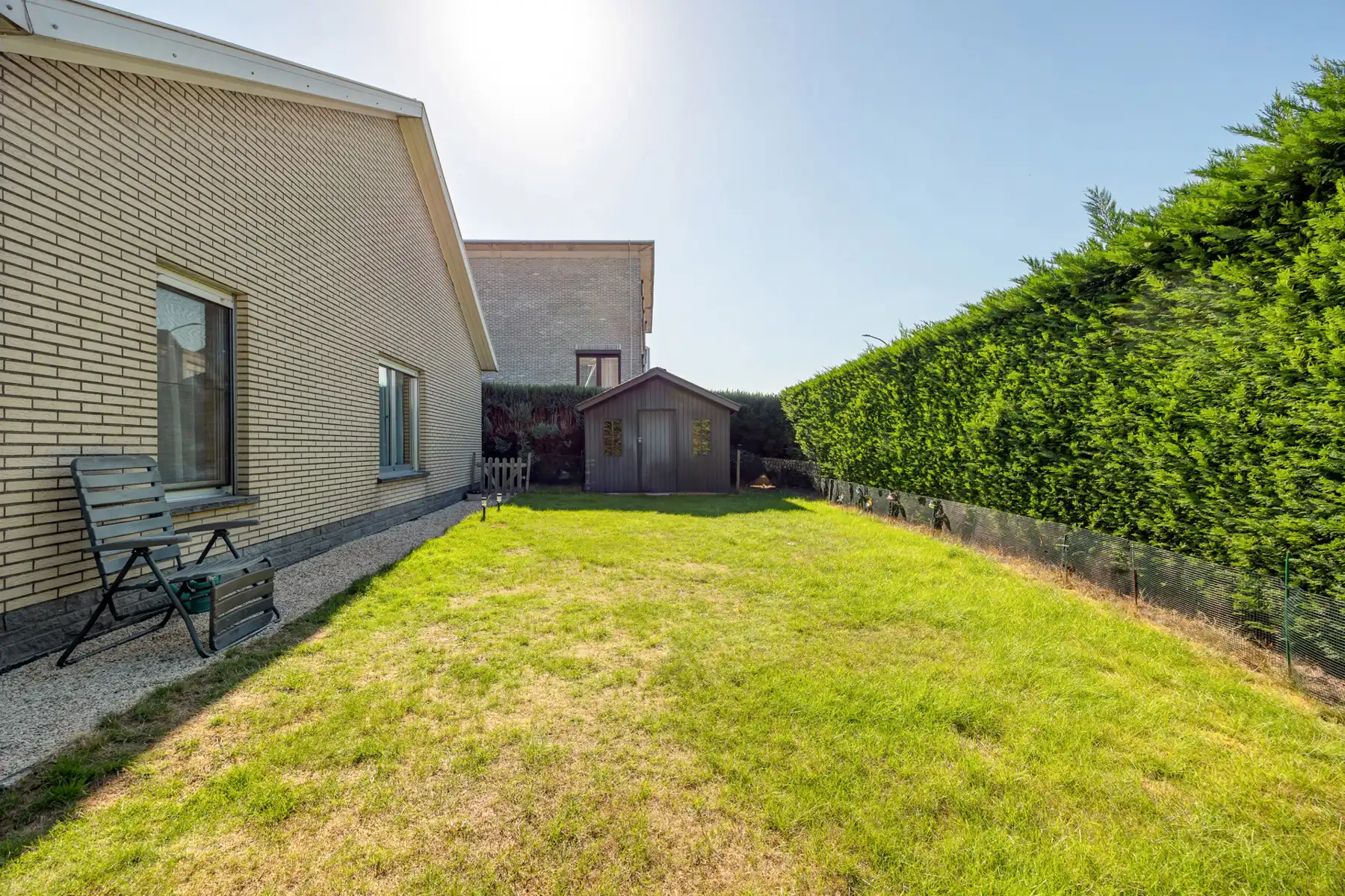 Vrijstaande bungalow met garage en zuidgerichte tuin foto 2