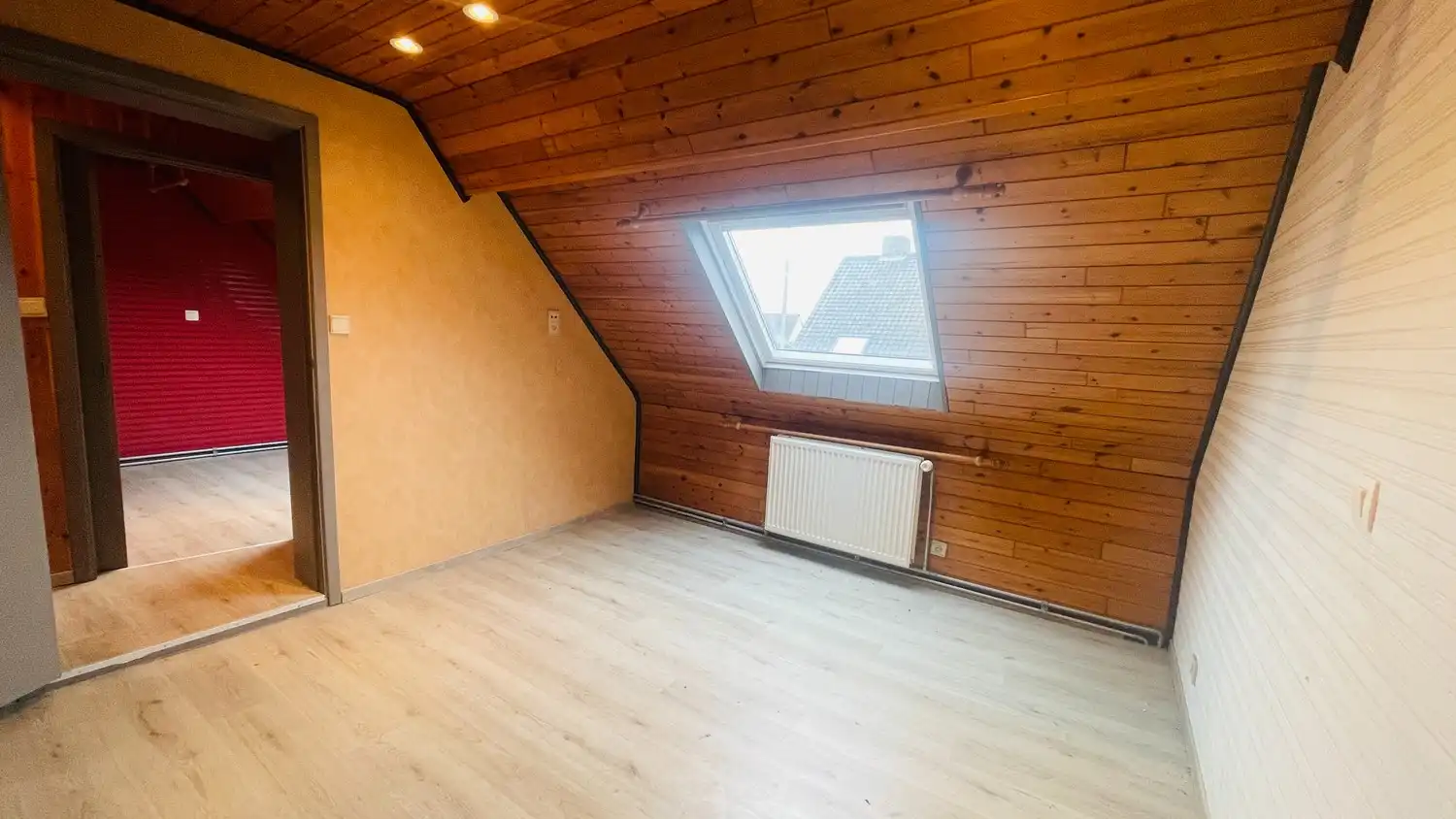 Centraal gelegen woning met 3 slpks, ruime volumes en zonnige buitenruimte foto 12