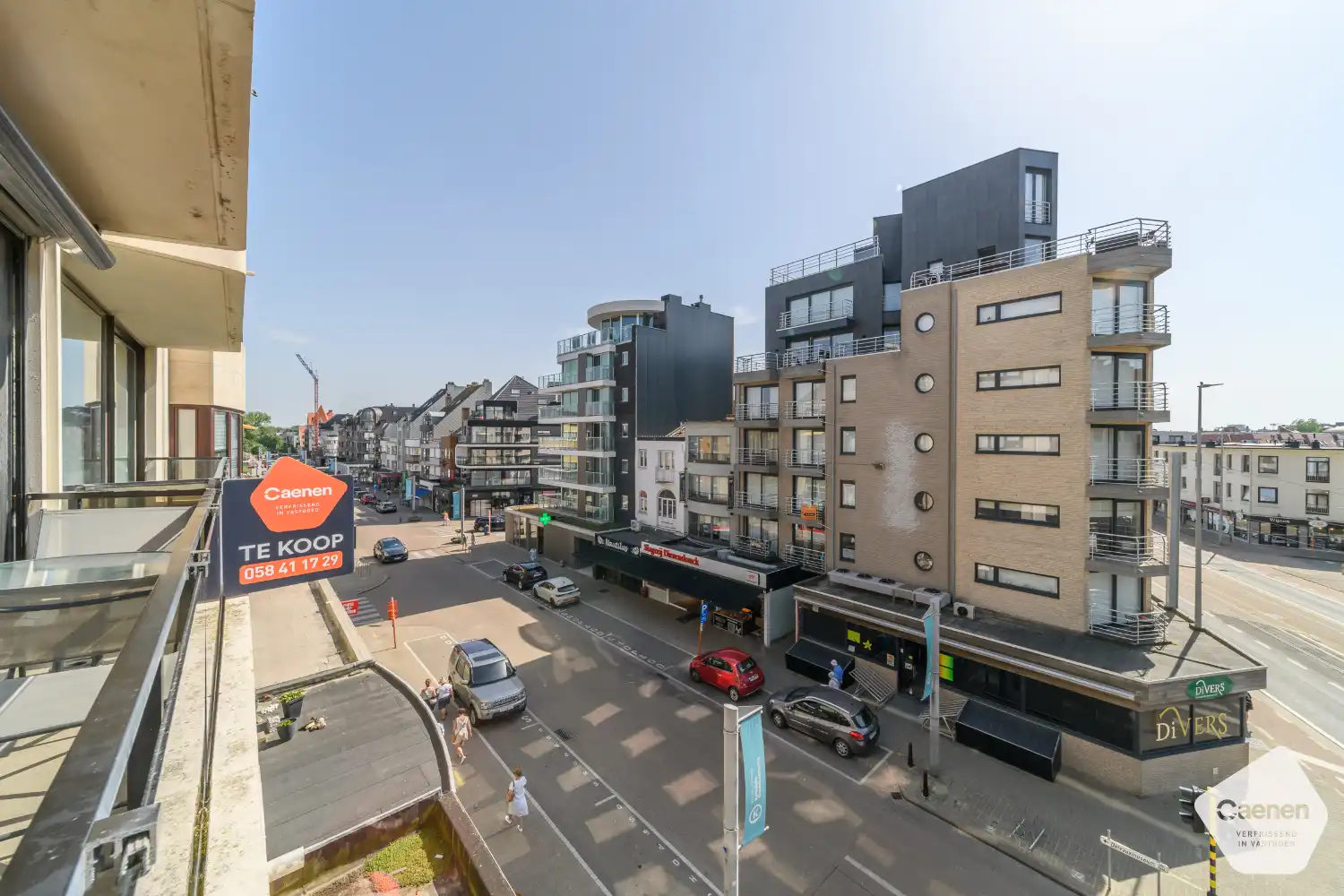 Prachtig gerenoveerde studio met slaapkamer en zijdelings zeezicht foto 8