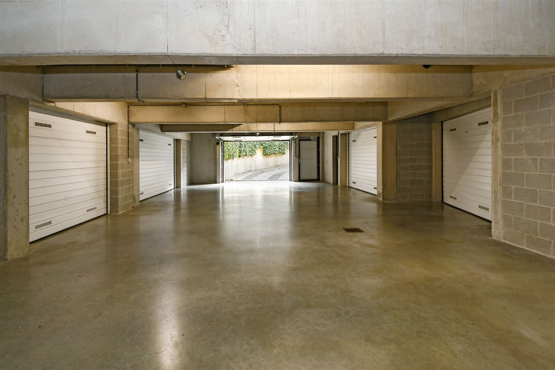 Luxueus en instapklaar appartement met 3 terrassen en ondergrondse garagebox in residentie “Leemhoek III” te Maaseik. foto 49