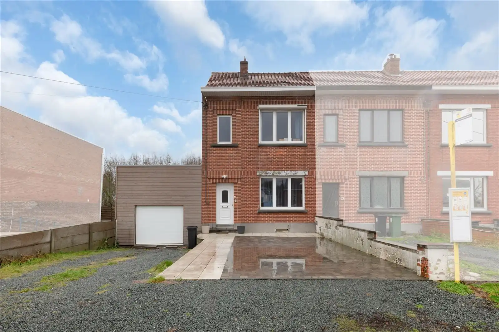 Knusse woning met 2 slaapkamers, garage en tuintje op 2are06 foto {{pictureIndex}}