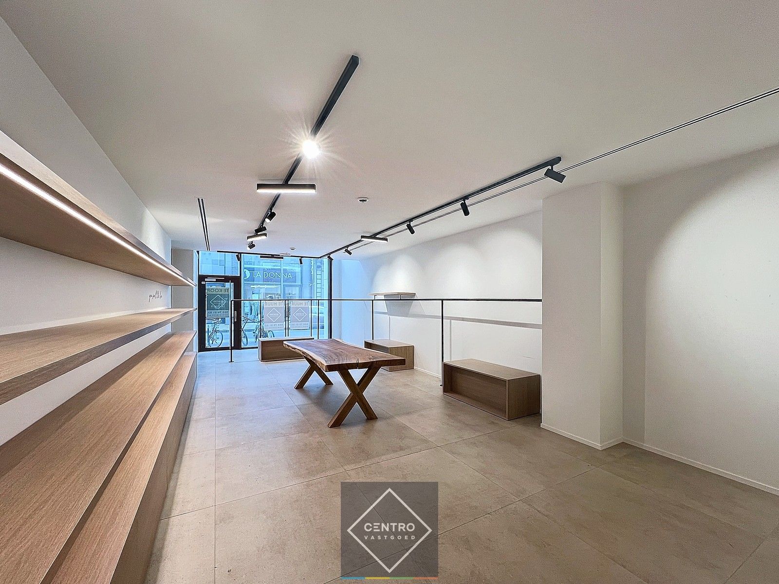 STIJLVOL ingericht handelspand 125m² (+ terras) TE HUUR  aan de Ooststraat te ROESELARE ! foto 7