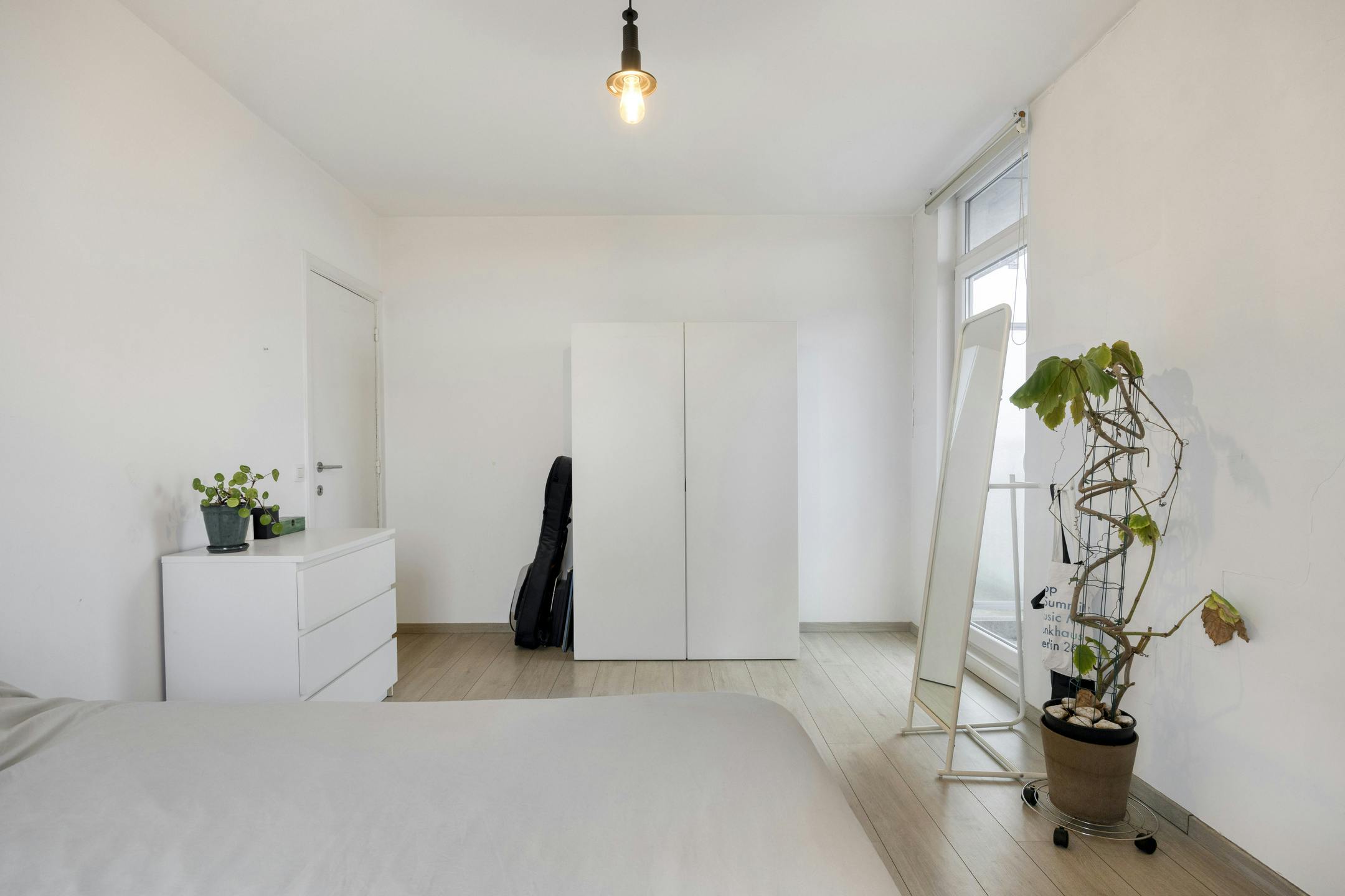 Instapklaar 2-slaapkamerappartement te koop in Berchem foto 9