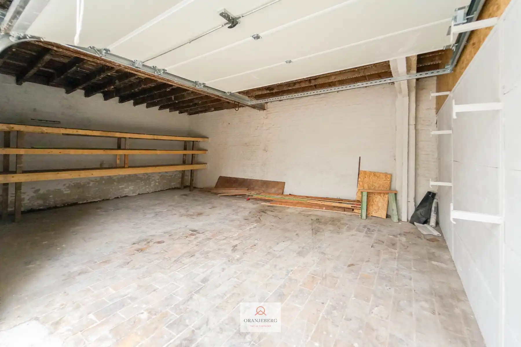 Loods - atelier 70m² met toilet / water- en elektriciteitsaansluiting + garage te huur foto 3