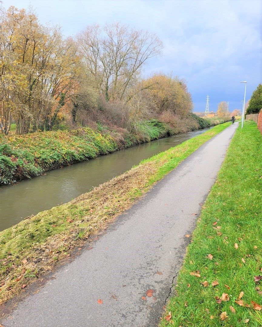 Halfopen bebouwing met garage en schitterende tuin. foto 25