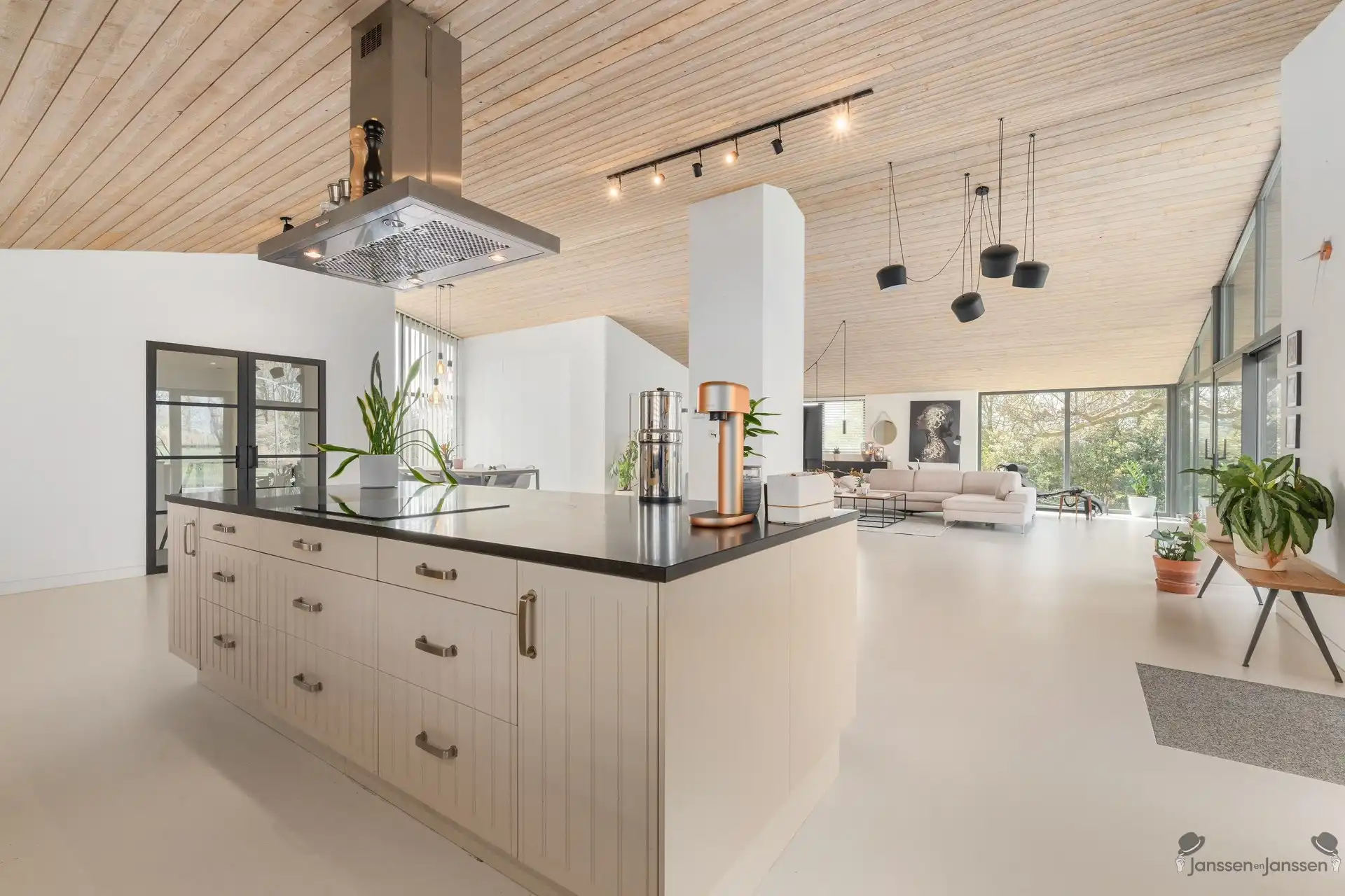 Unieke landelijk-moderne villa met adembenemend uitzicht aan Troostembergbos foto 11