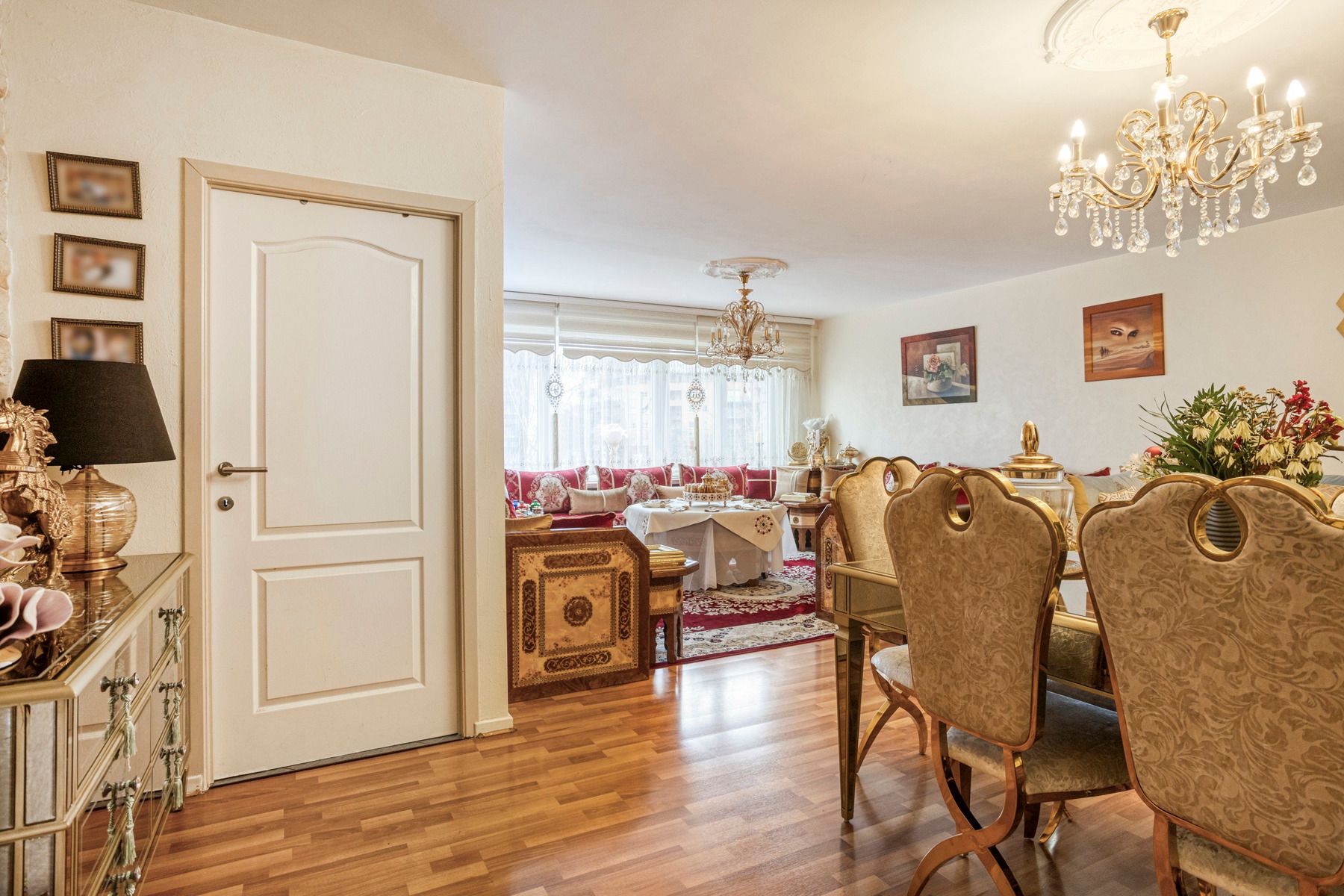 Ruim instapklaar appartement met parking foto 2