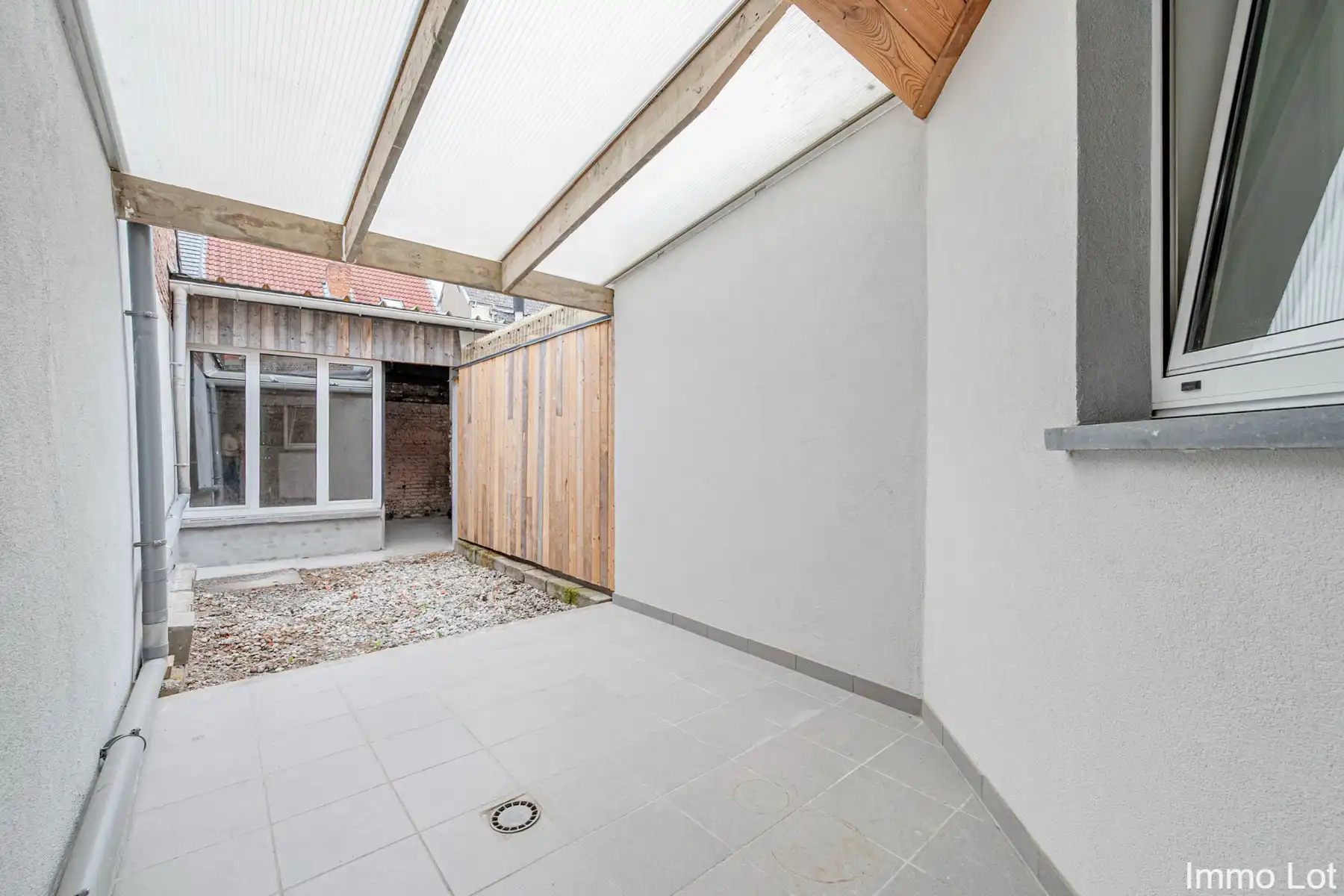 Volledig gerenoveerde woning nabij centrum Zele foto 9