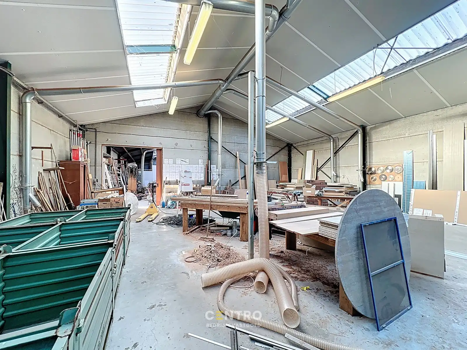 Zeldzame opportuniteit: LOODS/ATELIER 516 m² + ruime ALLEENSTAANDE woning 250 m² op rustig bedrijventerrein vlakbij Roeselare (EPC: A) ! foto 8