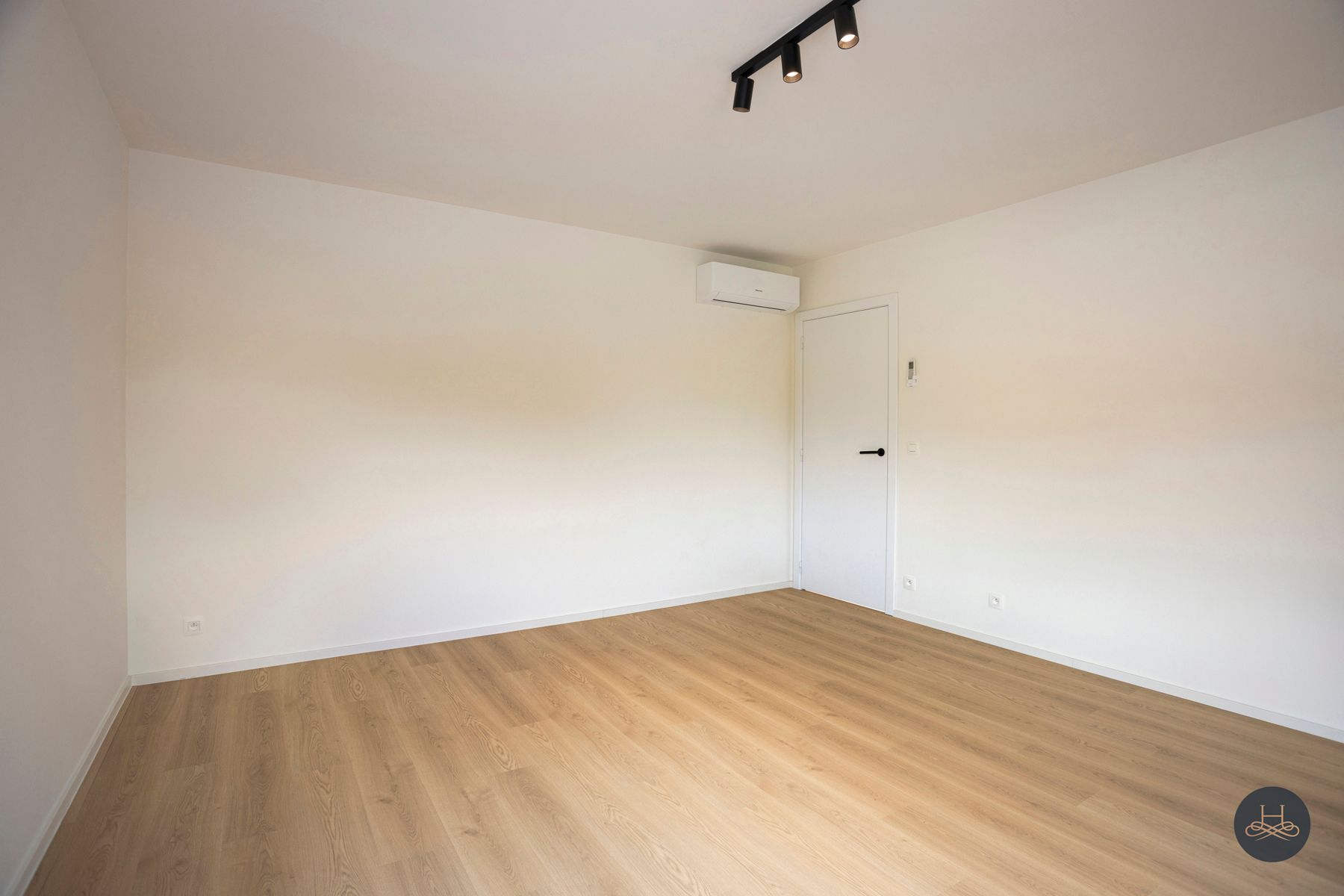 Ruime gezinswoning met vijf slaapkamers foto 15